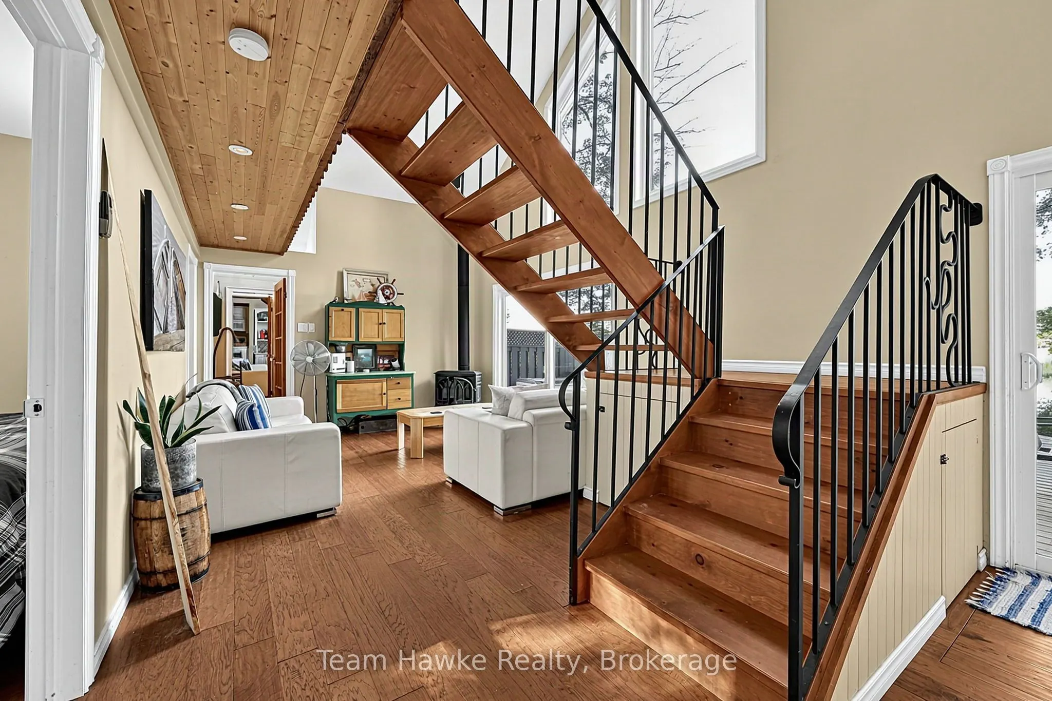 8 Farlain Lake Road E