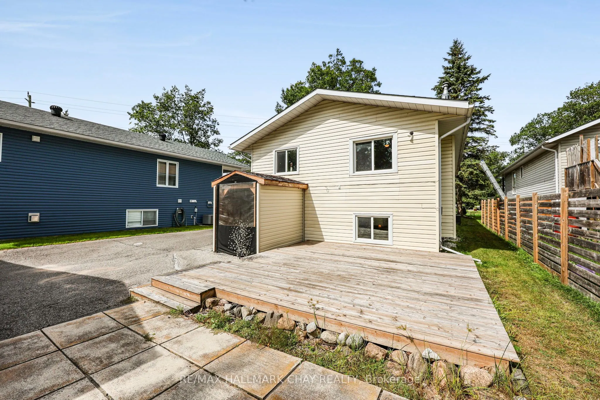 1475 River Road W