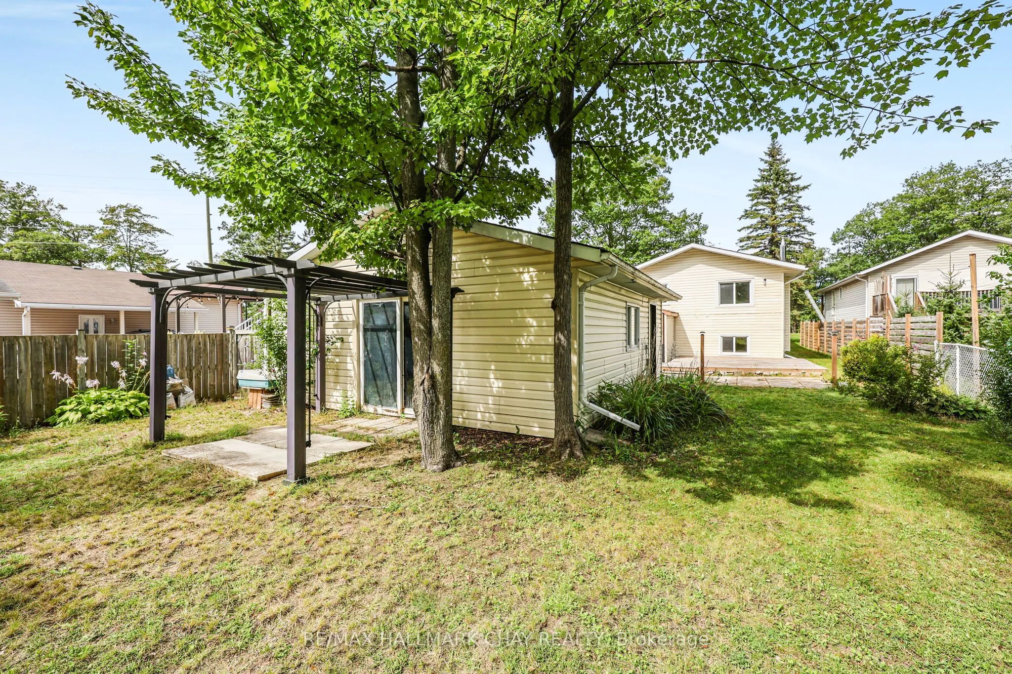 1475 River Road W