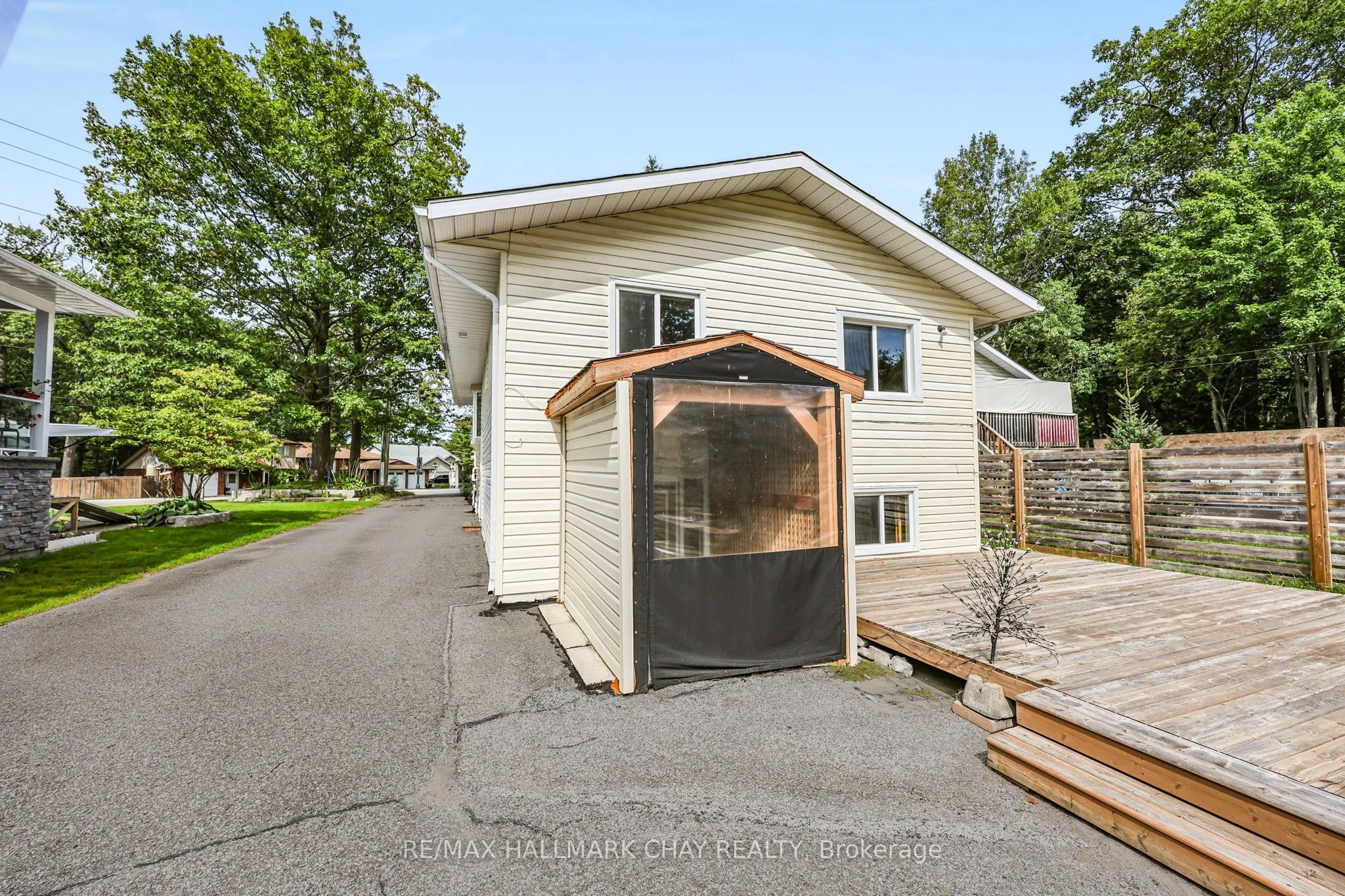 1475 River Road W