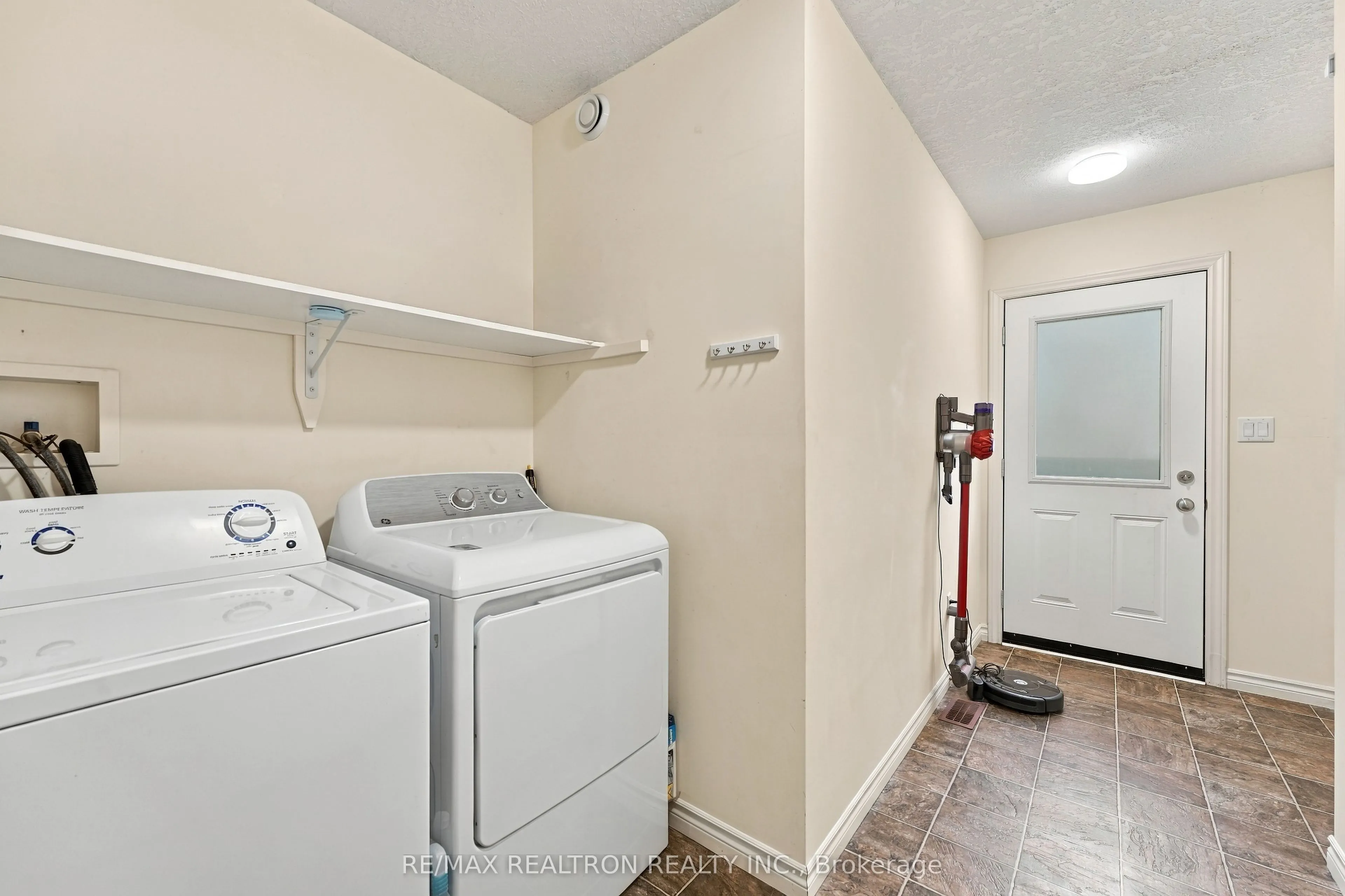 3485 Brennan Line