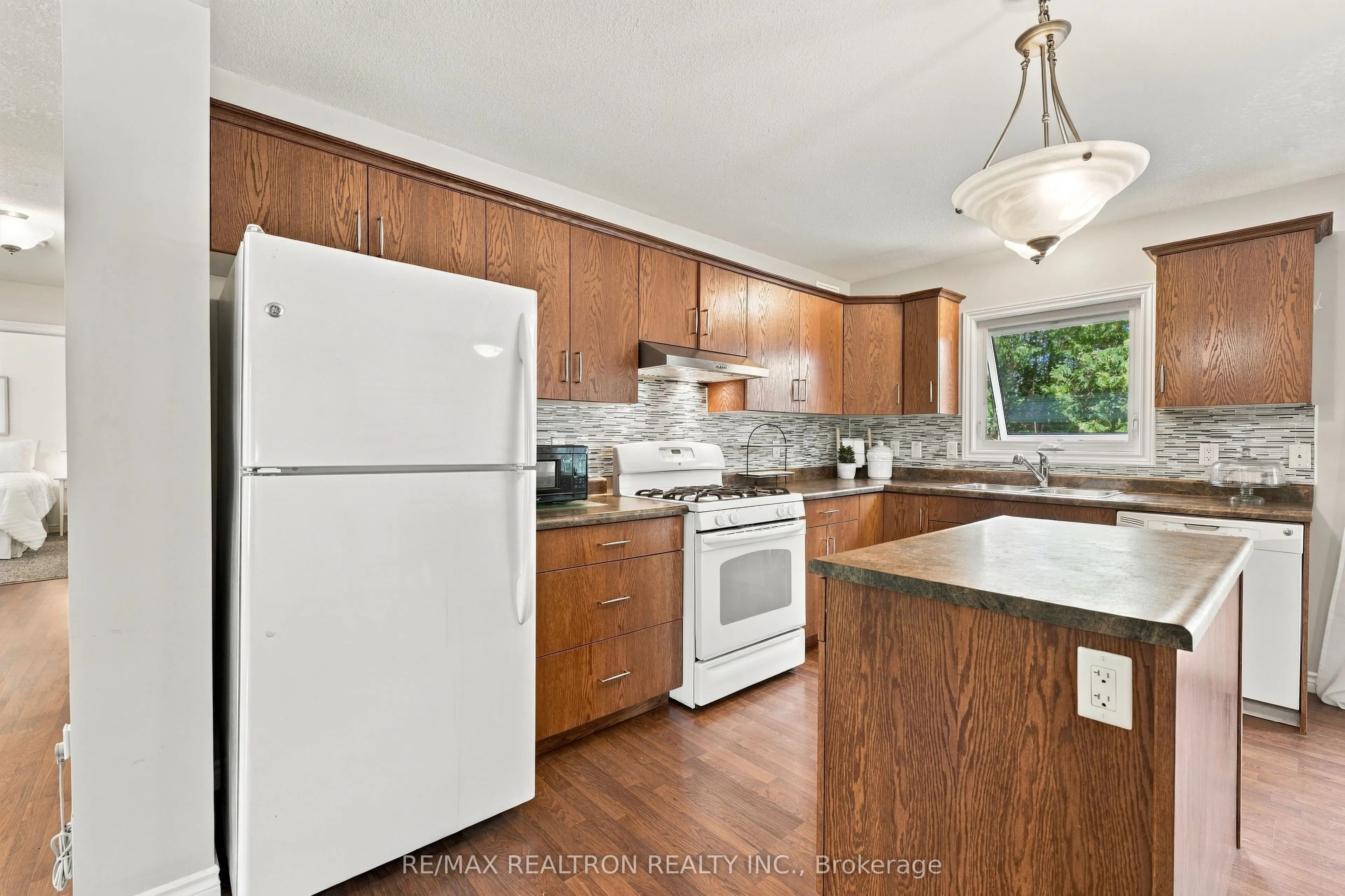 3485 Brennan Line