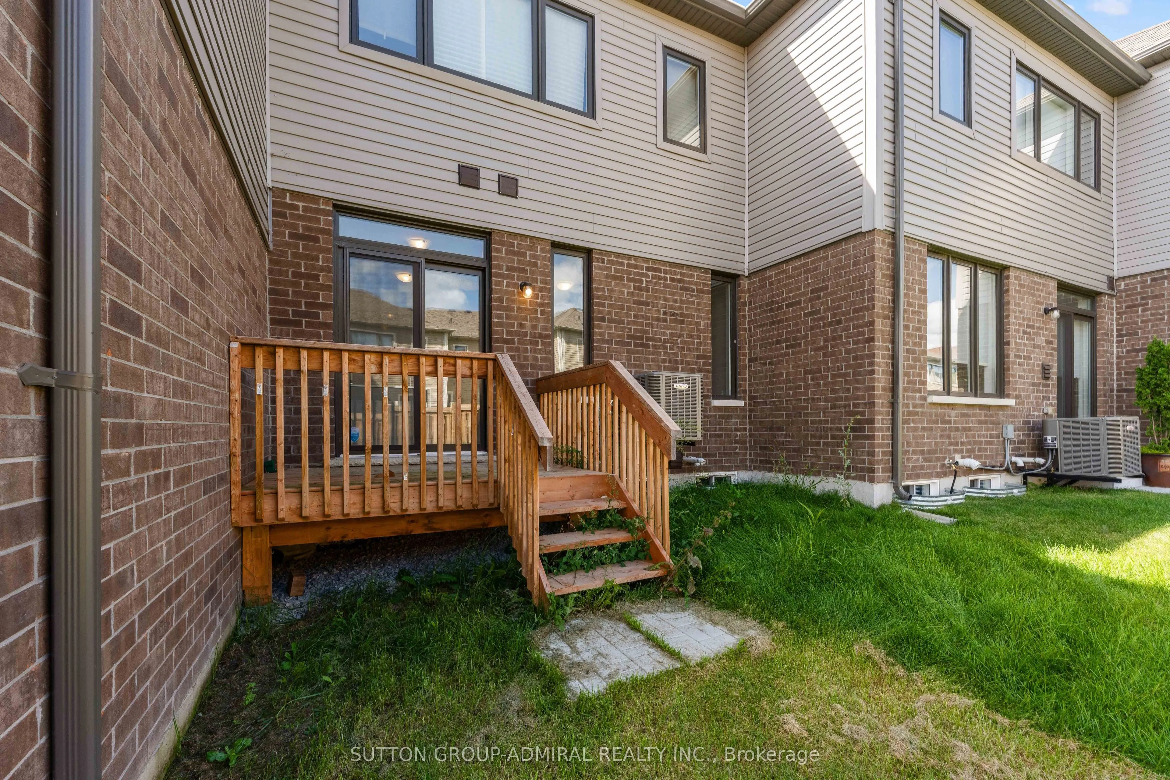 4 Rochester Drive
