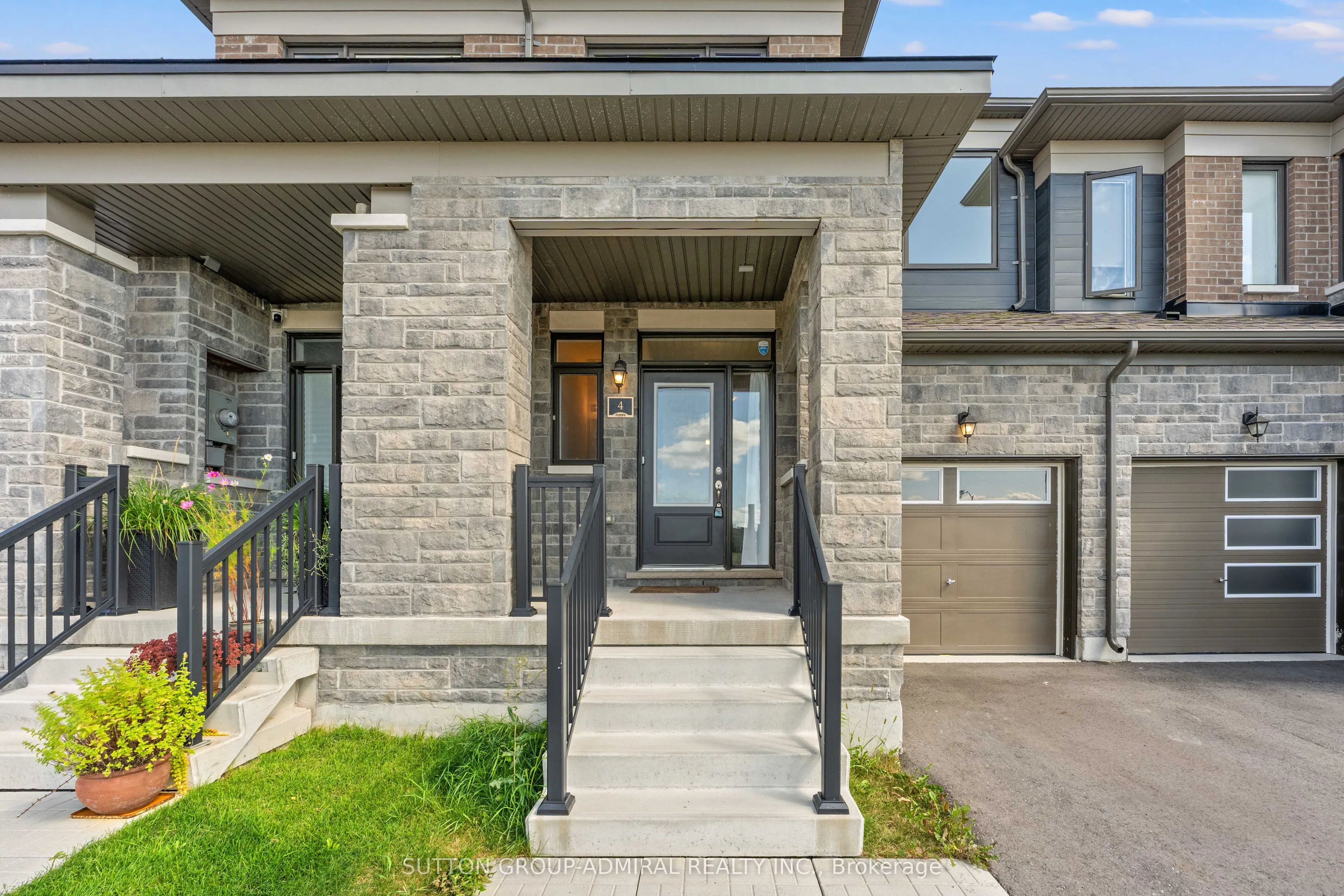 4 Rochester Drive