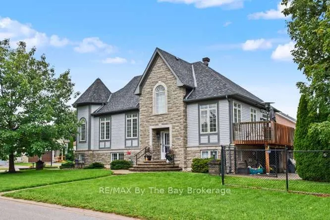 90 Meadowlark Boulevard