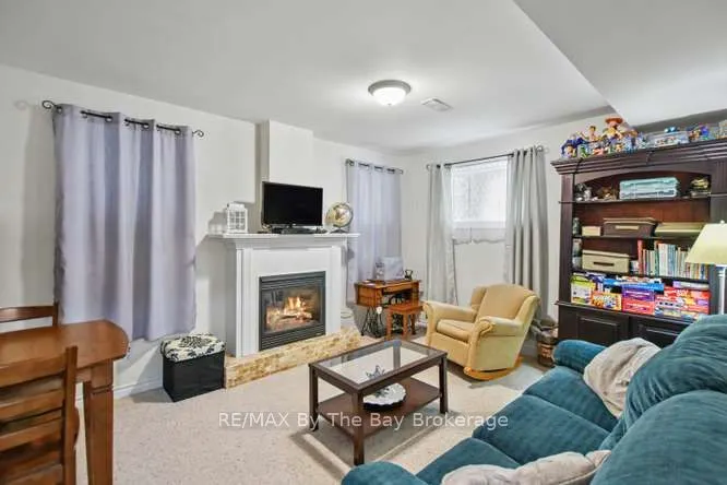 90 Meadowlark Boulevard