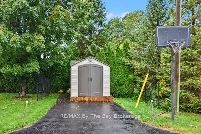 90 Meadowlark Boulevard