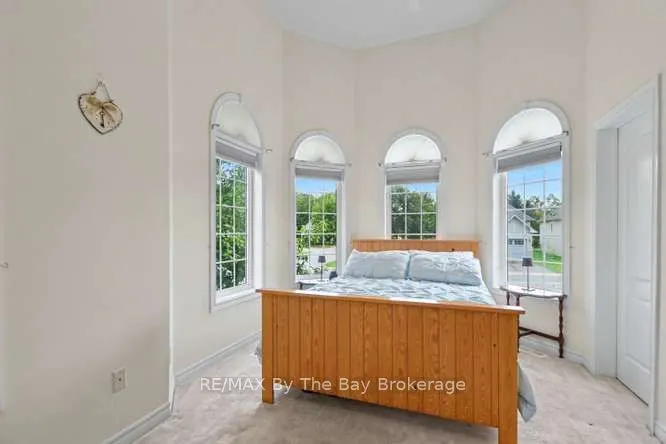 90 Meadowlark Boulevard