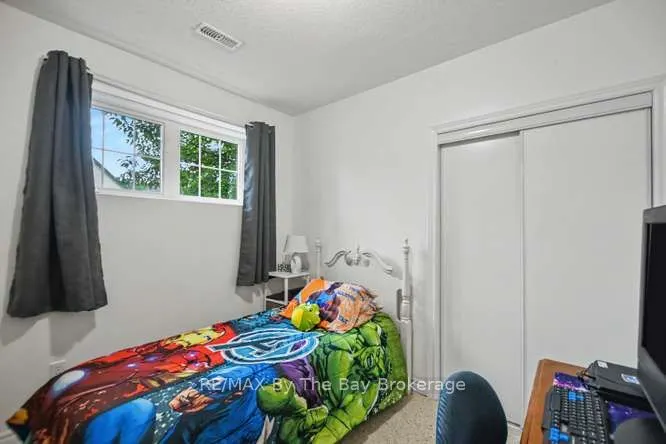 90 Meadowlark Boulevard