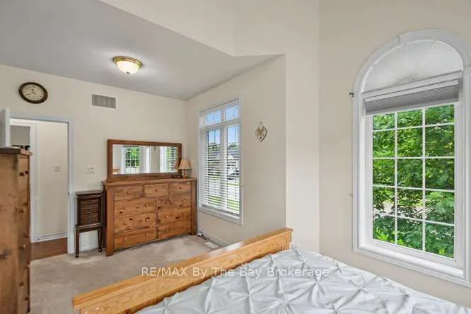 90 Meadowlark Boulevard