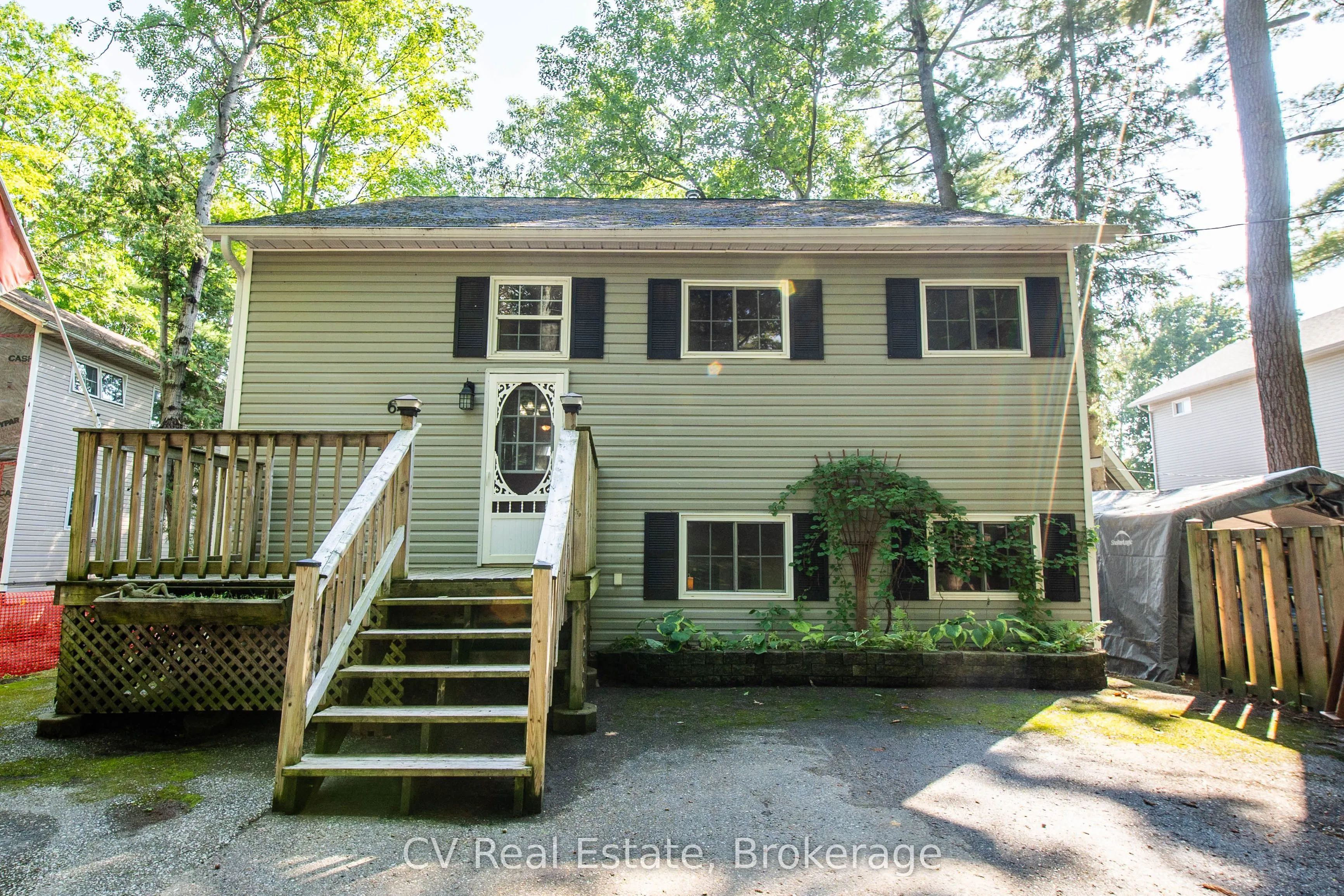 64 Wahnekewening Drive
