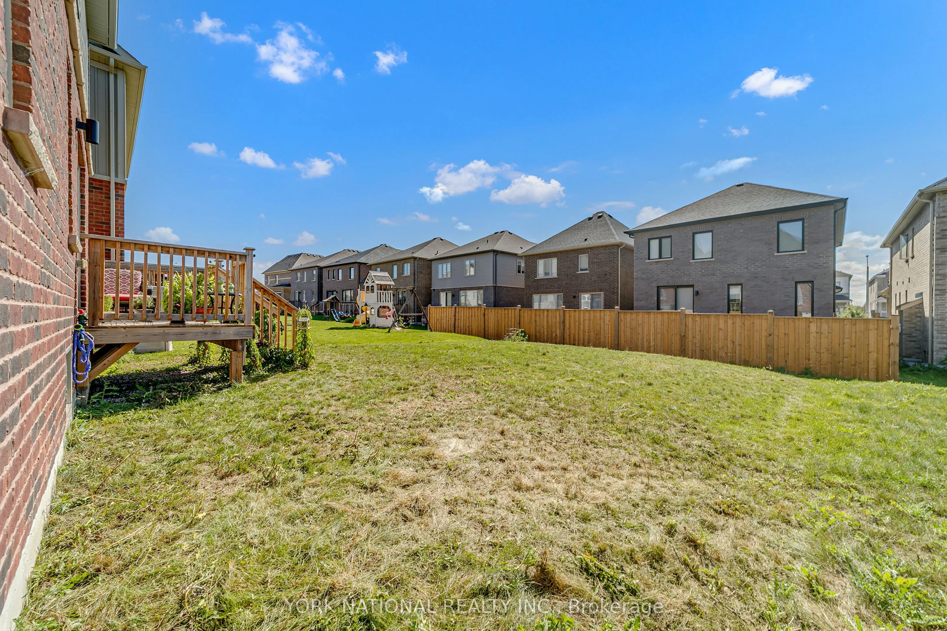 32 Copperhill Heights E