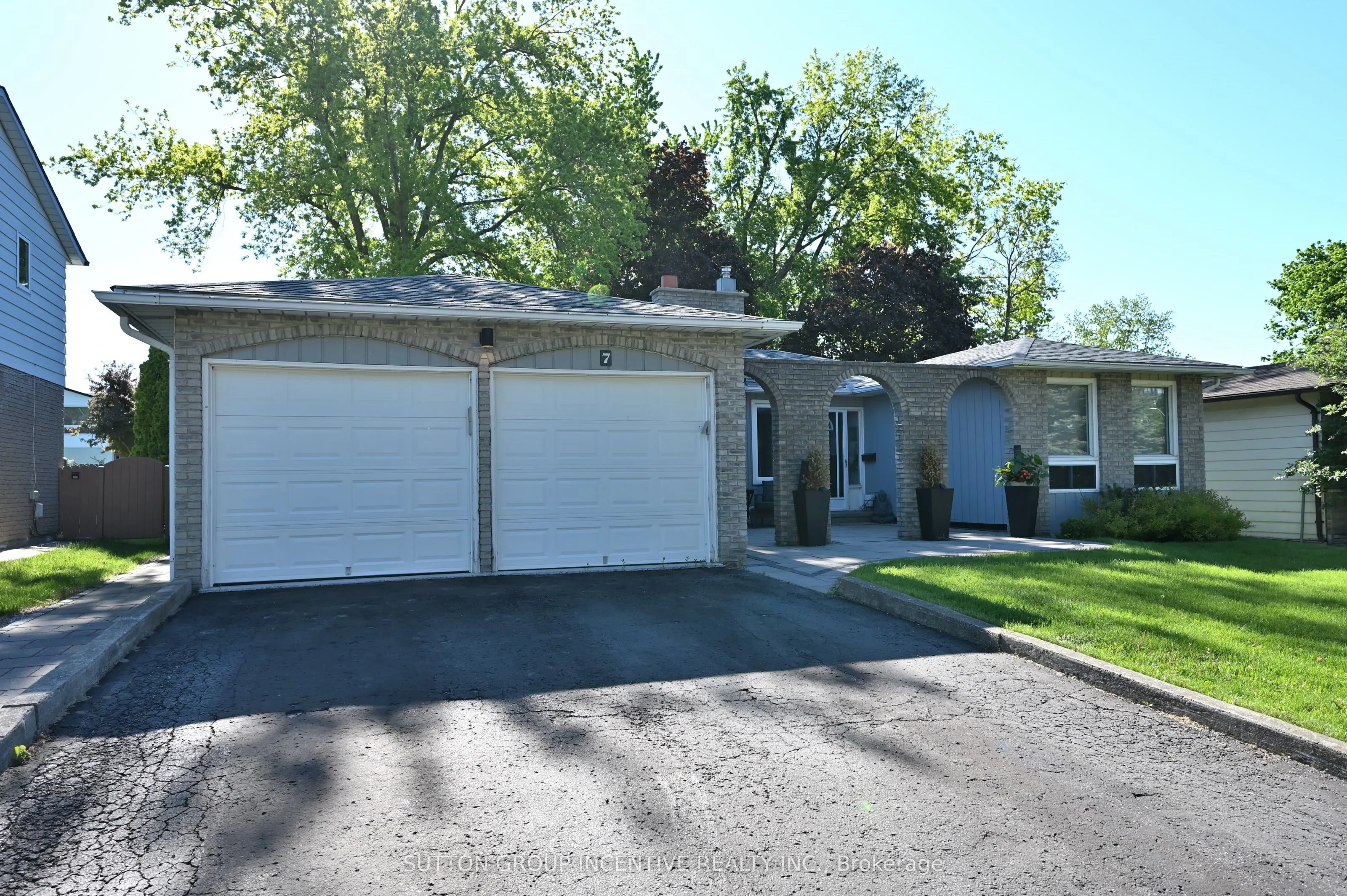 7 HURON Street
