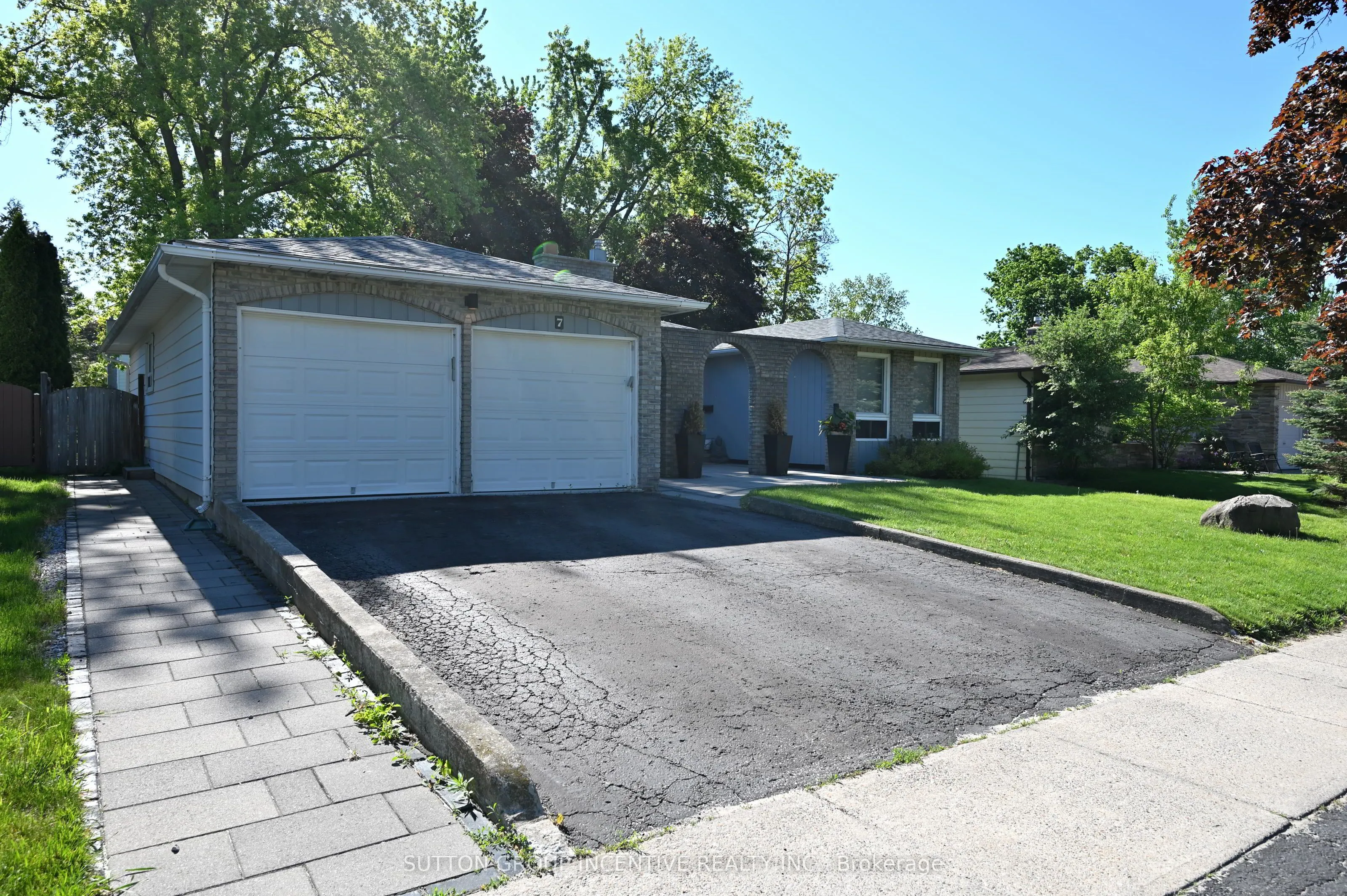 7 HURON Street