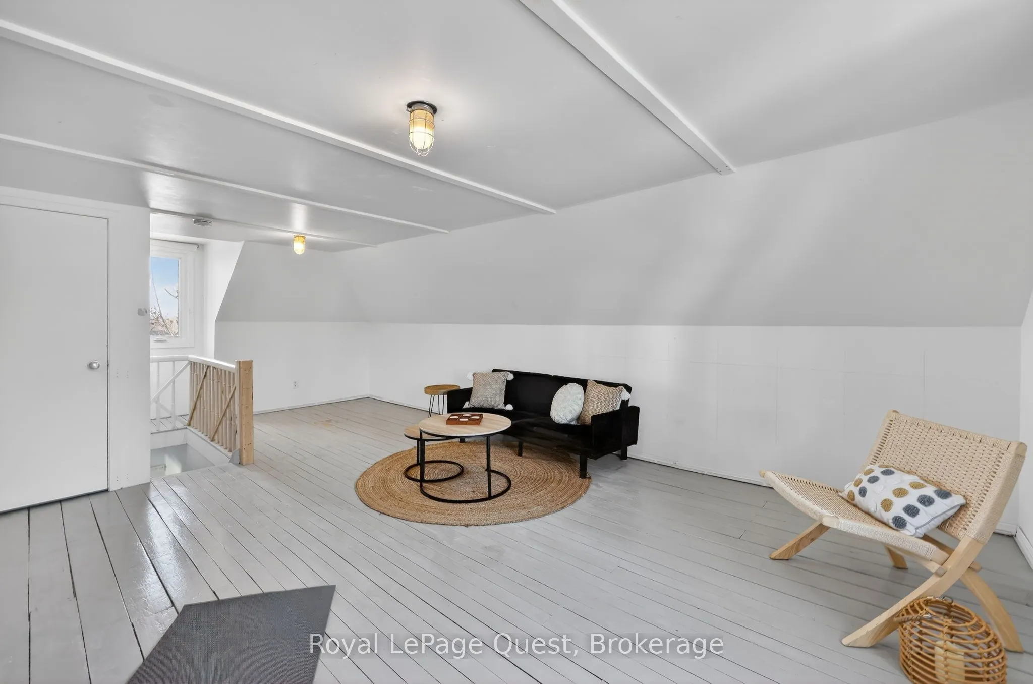 109 Brant Street E
