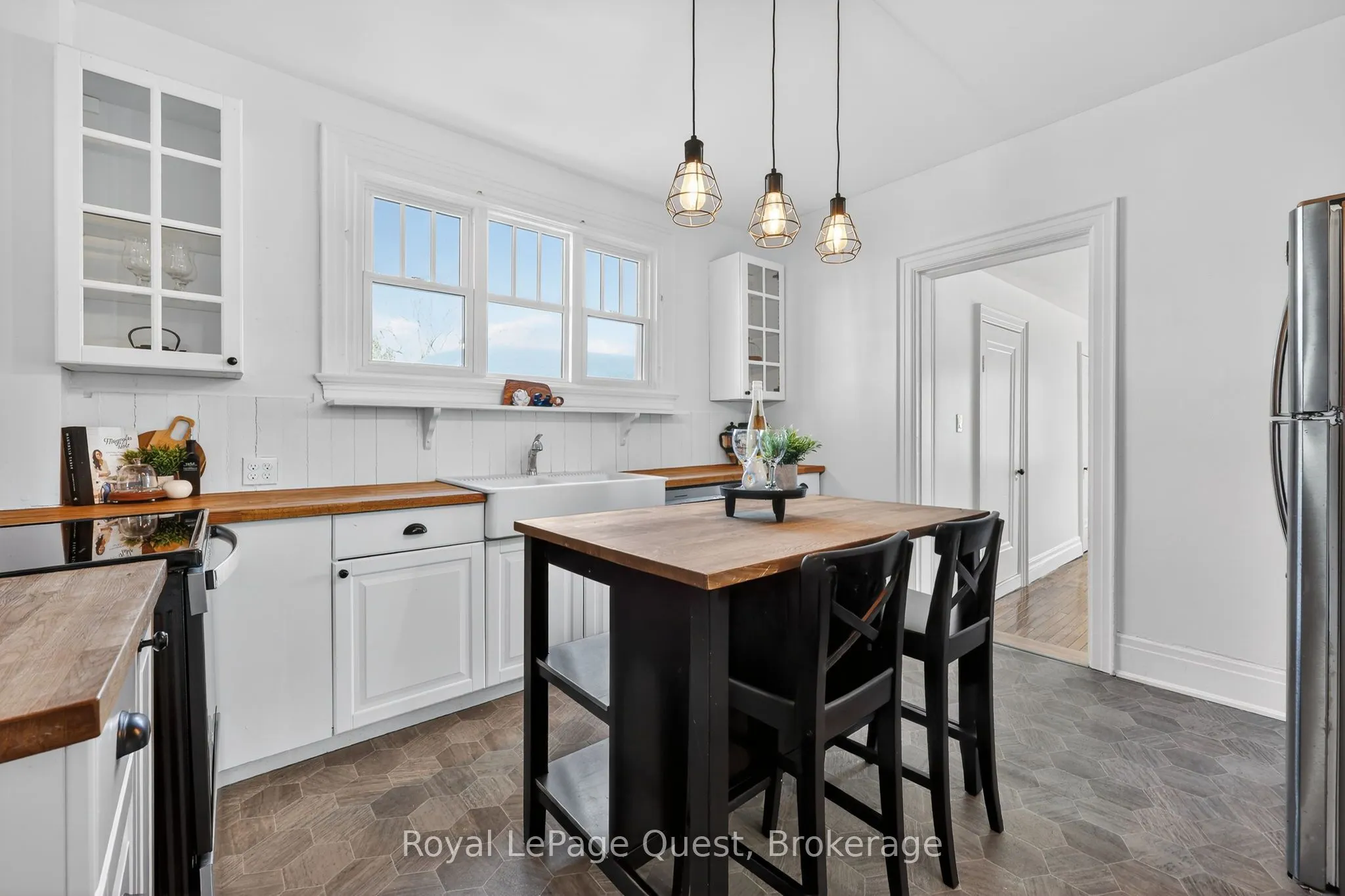 109 Brant Street E