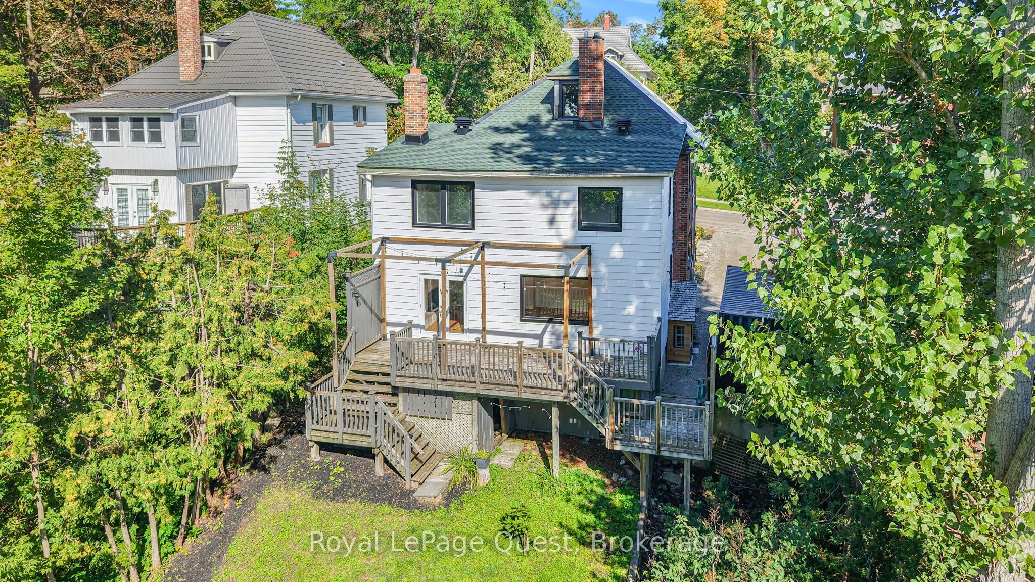 109 Brant Street E