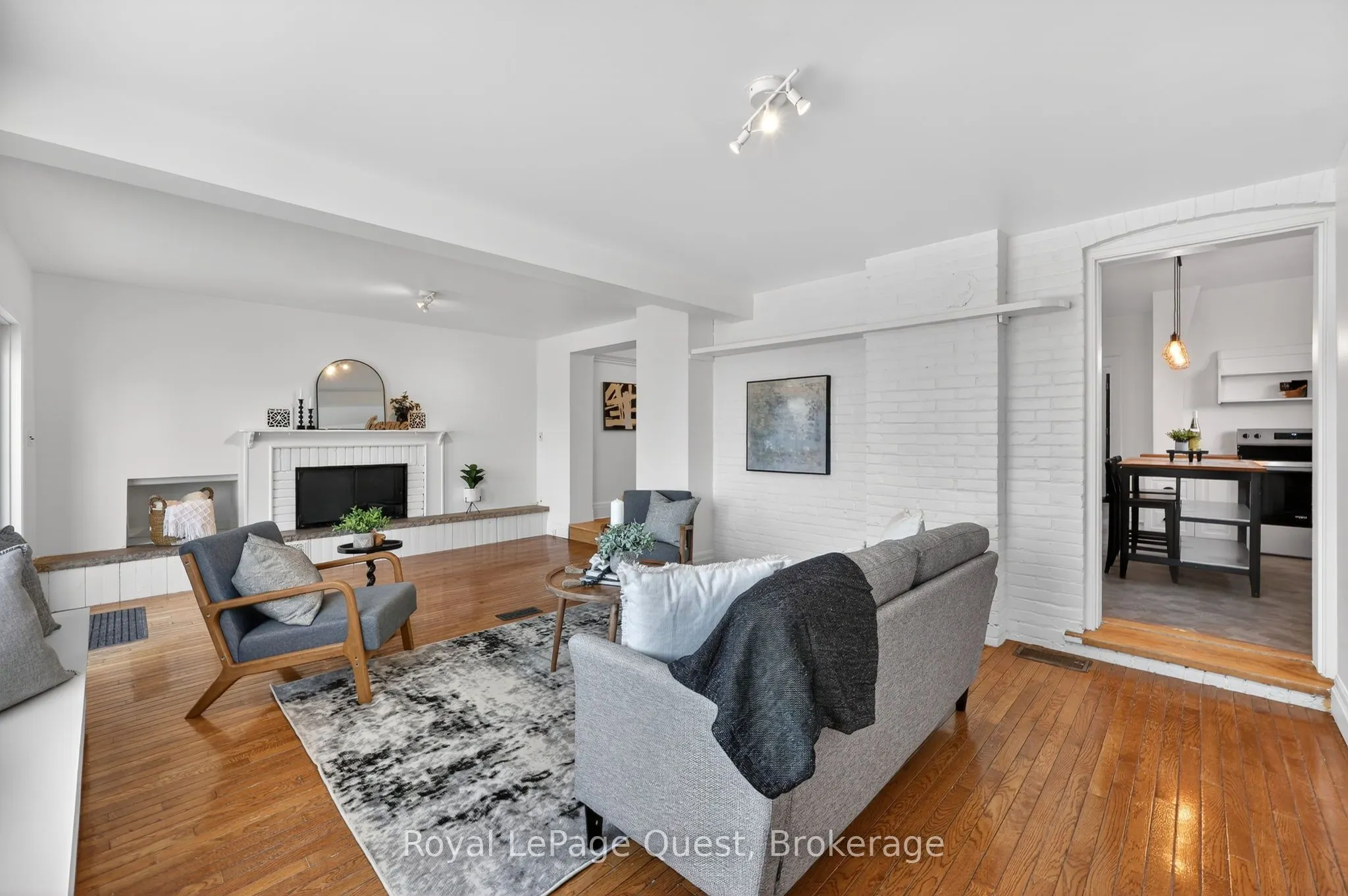 109 Brant Street E