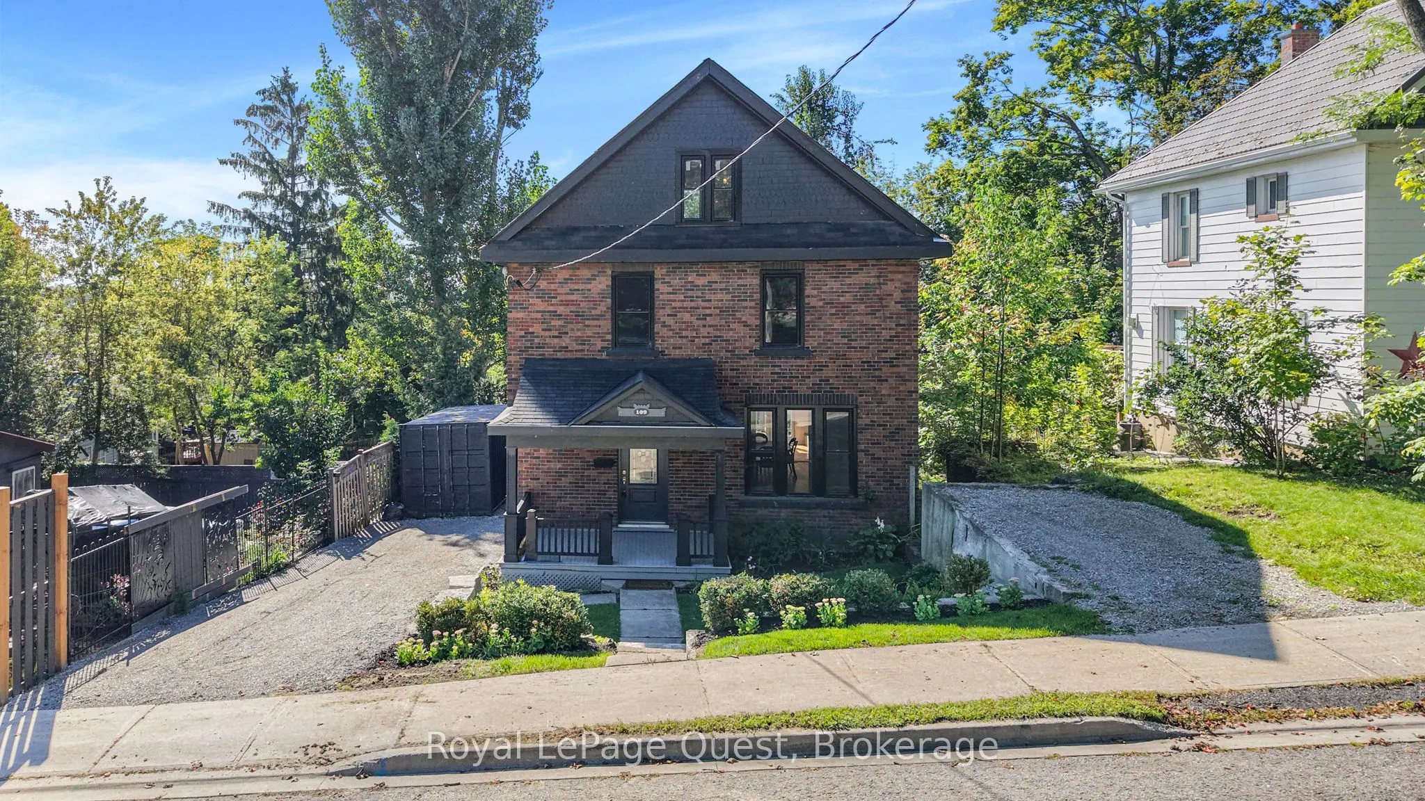 109 Brant Street E
