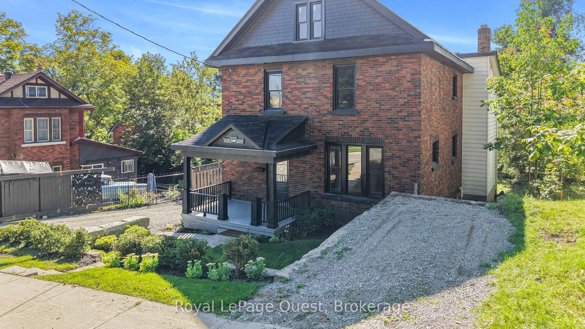 109 Brant Street E