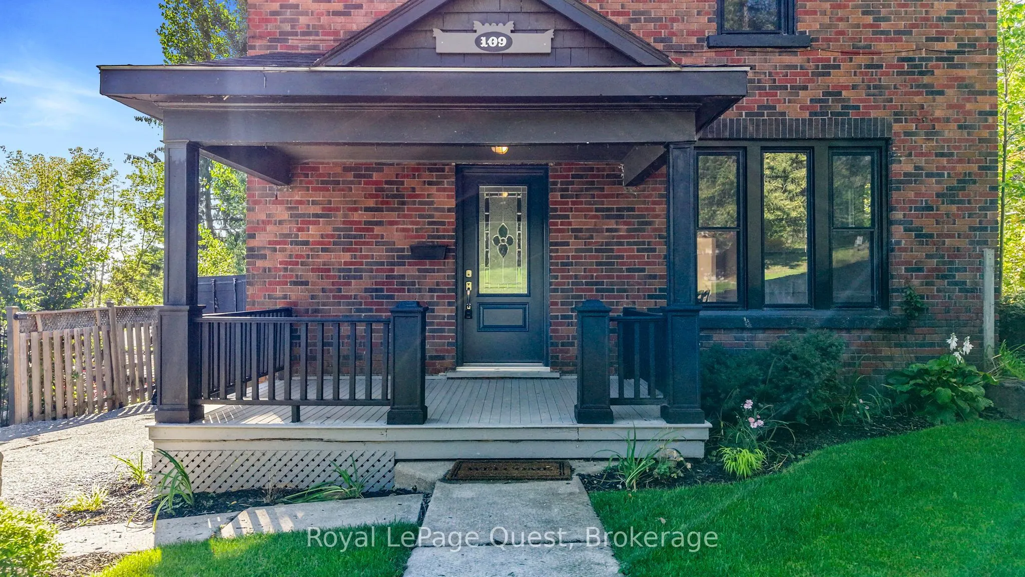 109 Brant Street E