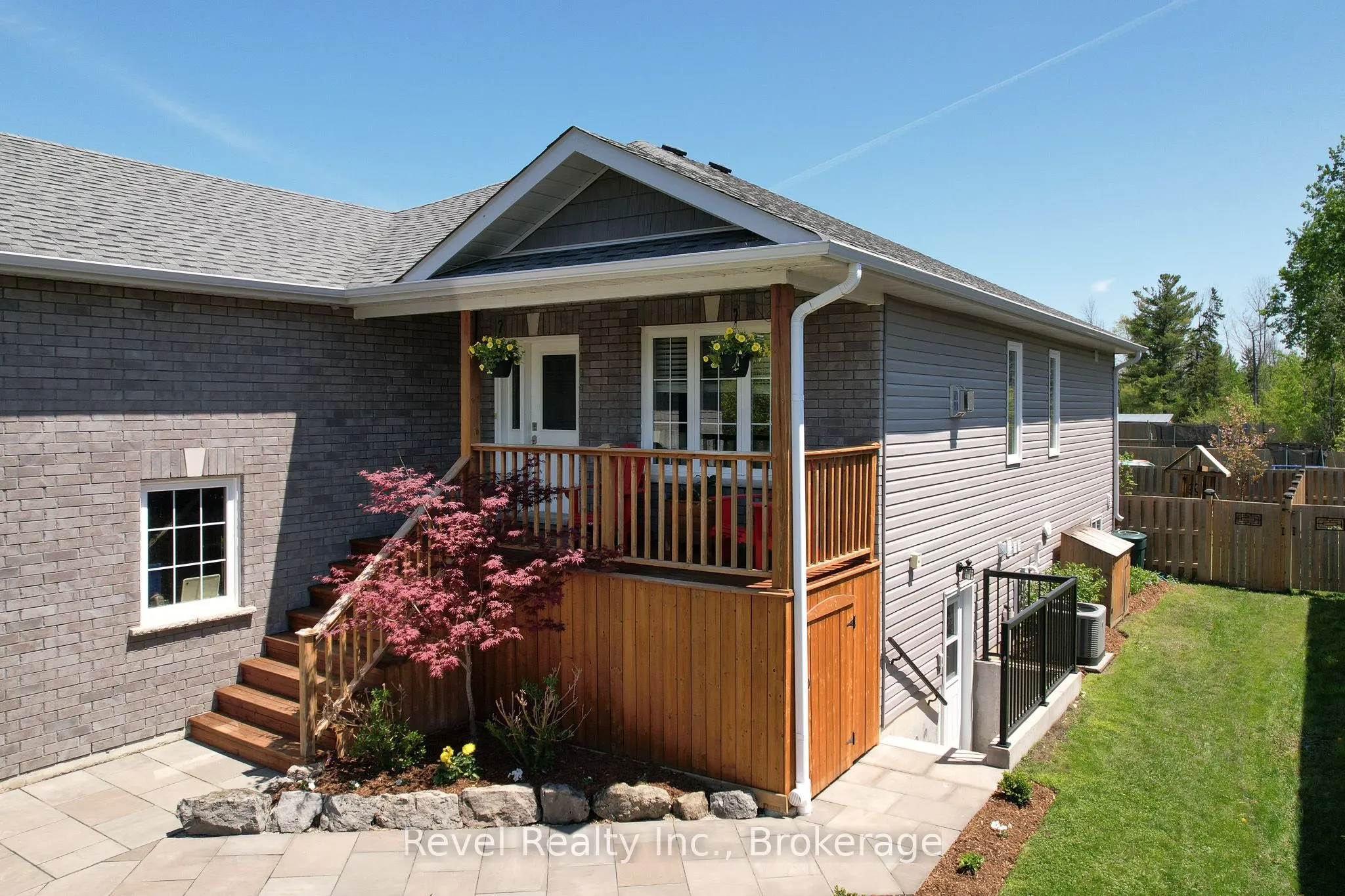 37 Marilyn Avenue N