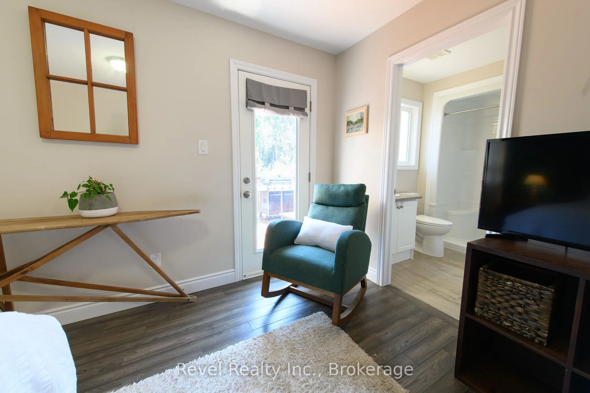 37 Marilyn Avenue N