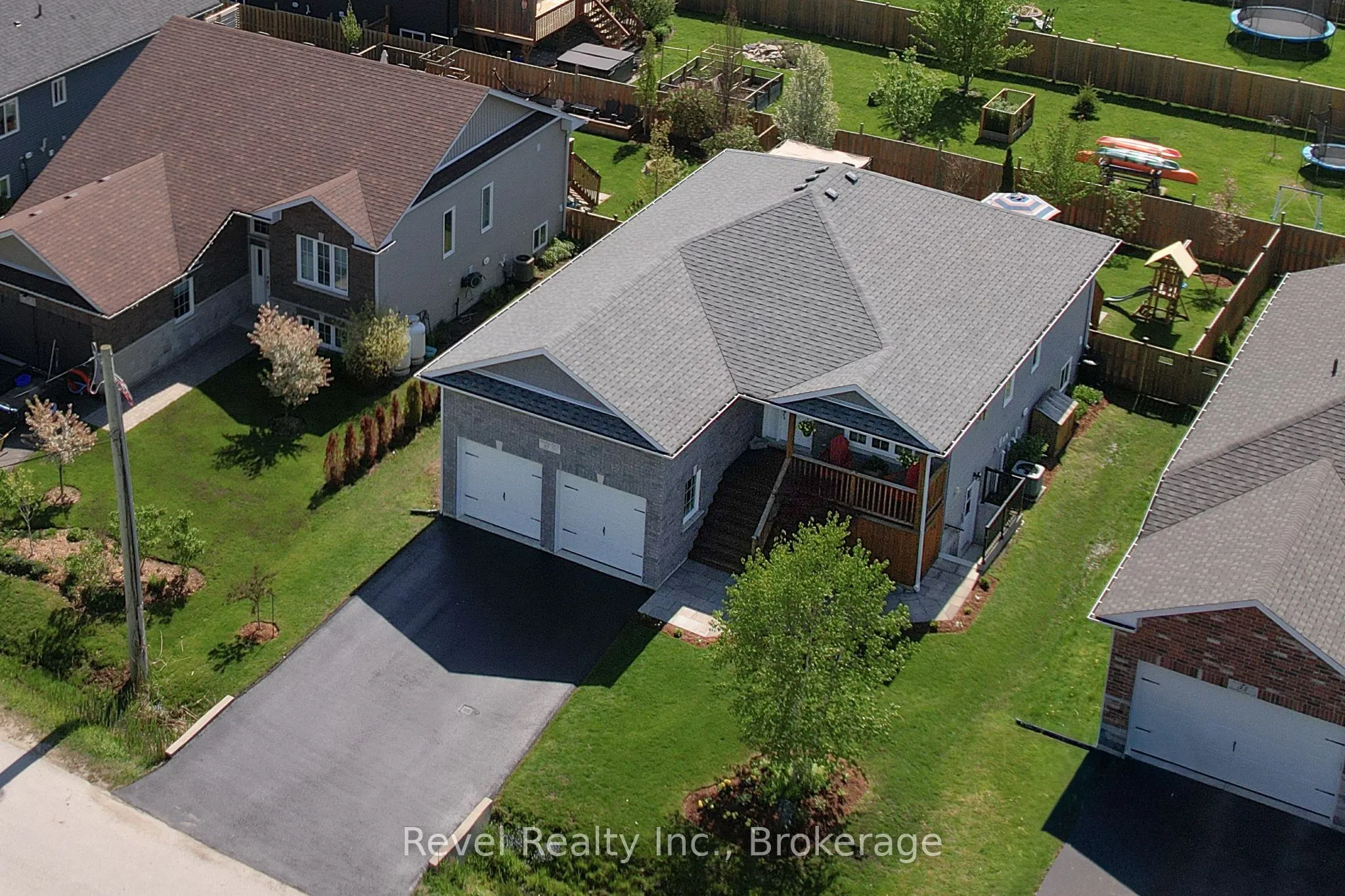 37 Marilyn Avenue N