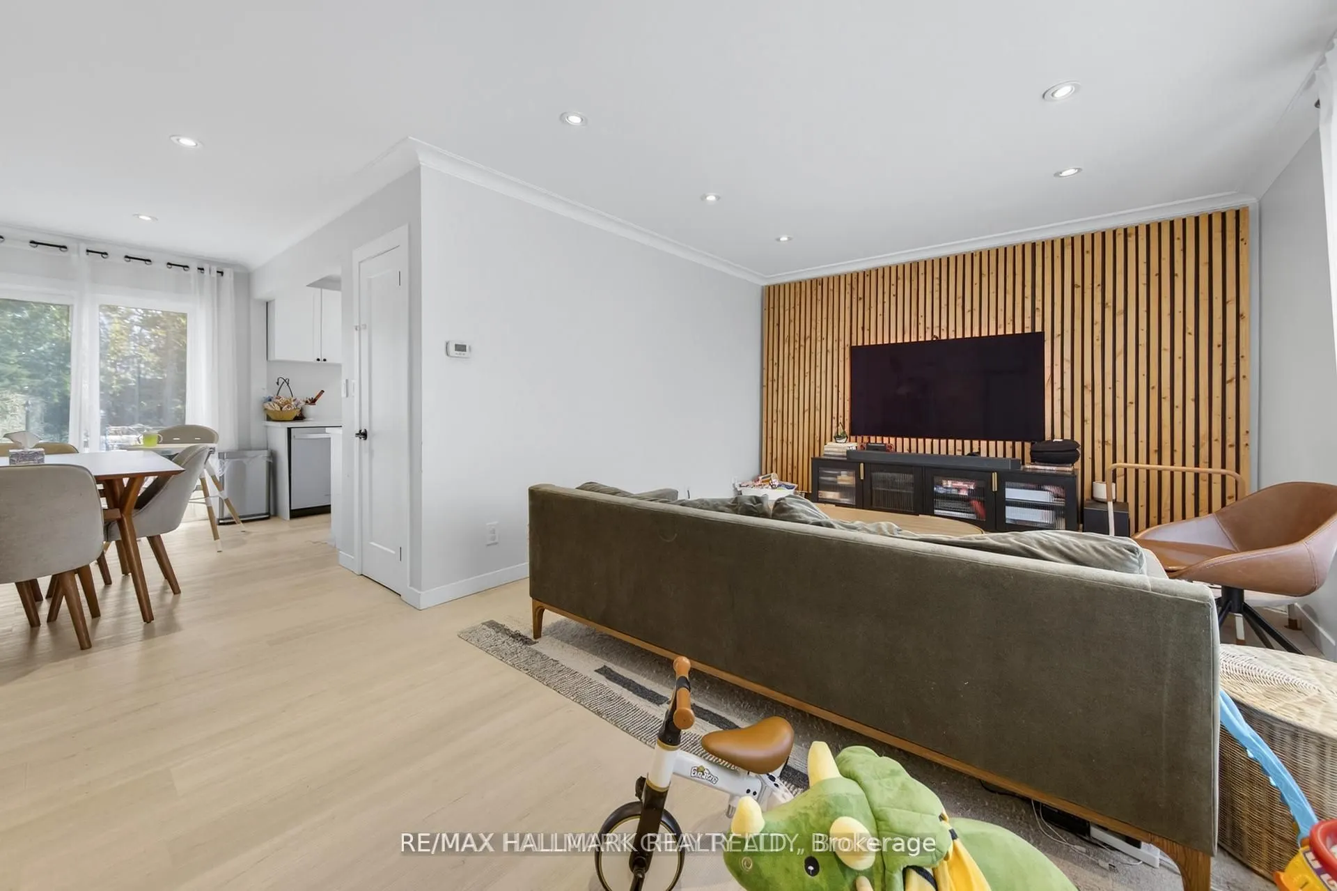 89 North st West (Main floor only) Street N