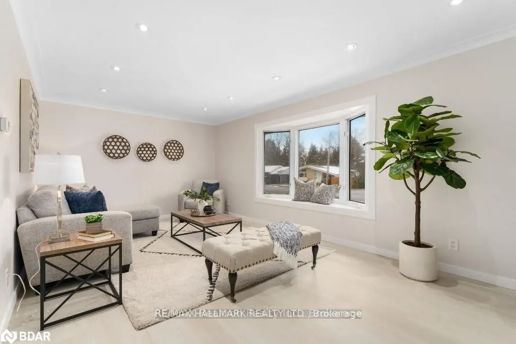 89 North st West (Main floor only) Street N