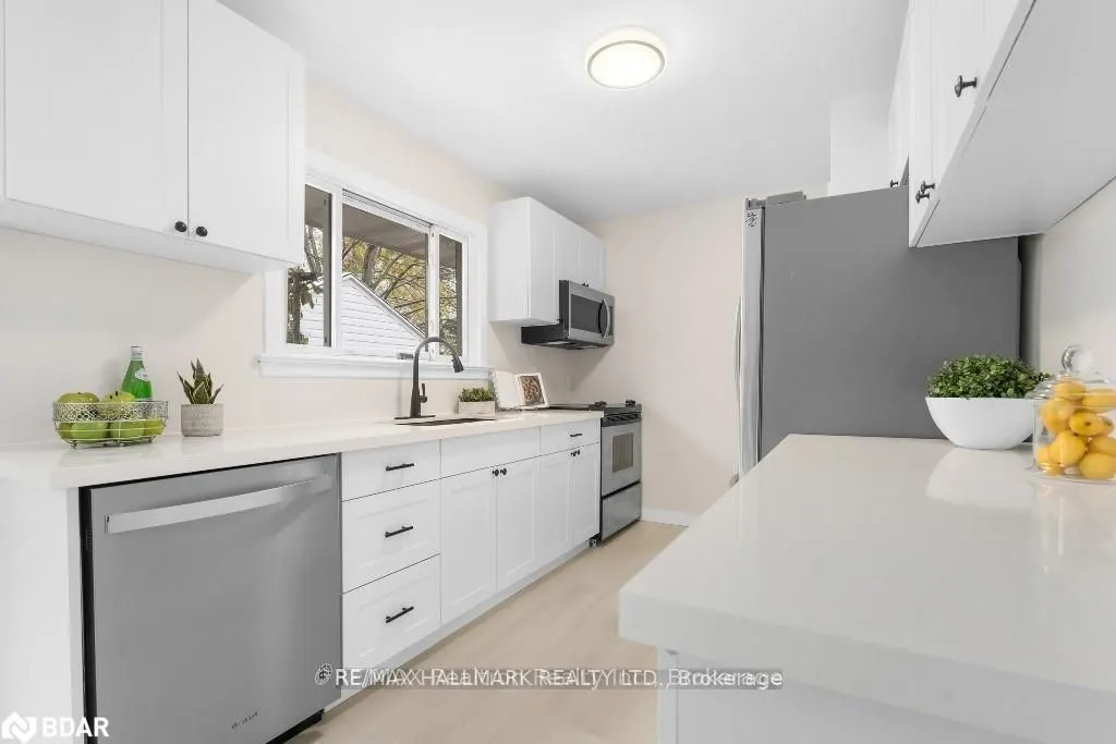 89 North st West (Main floor only) Street N