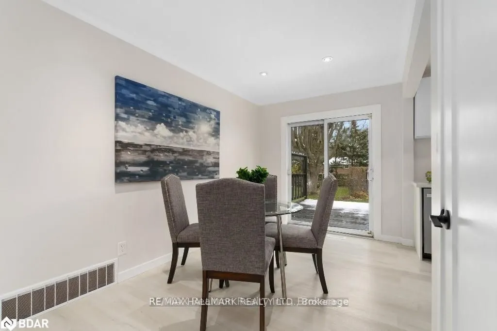 89 North st West (Main floor only) Street N