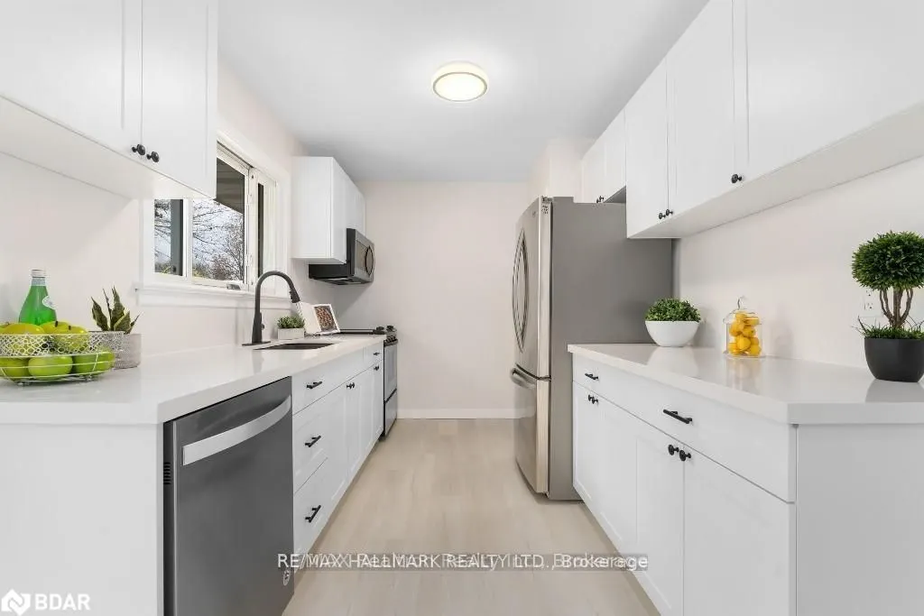 89 North st West (Main floor only) Street N