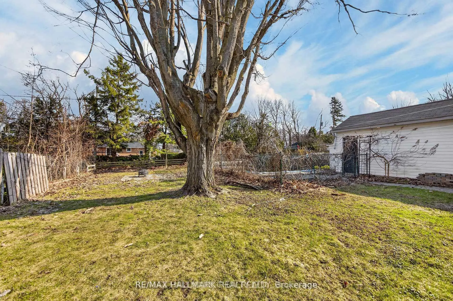 89 North st West (Main floor only) Street N