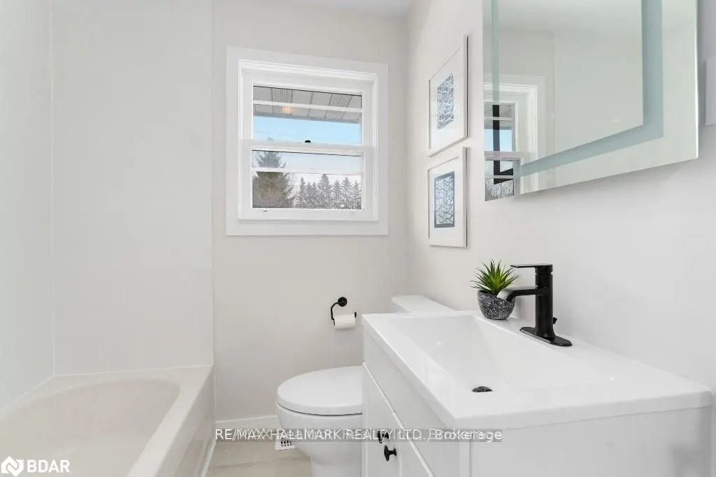 89 North st West (Main floor only) Street N