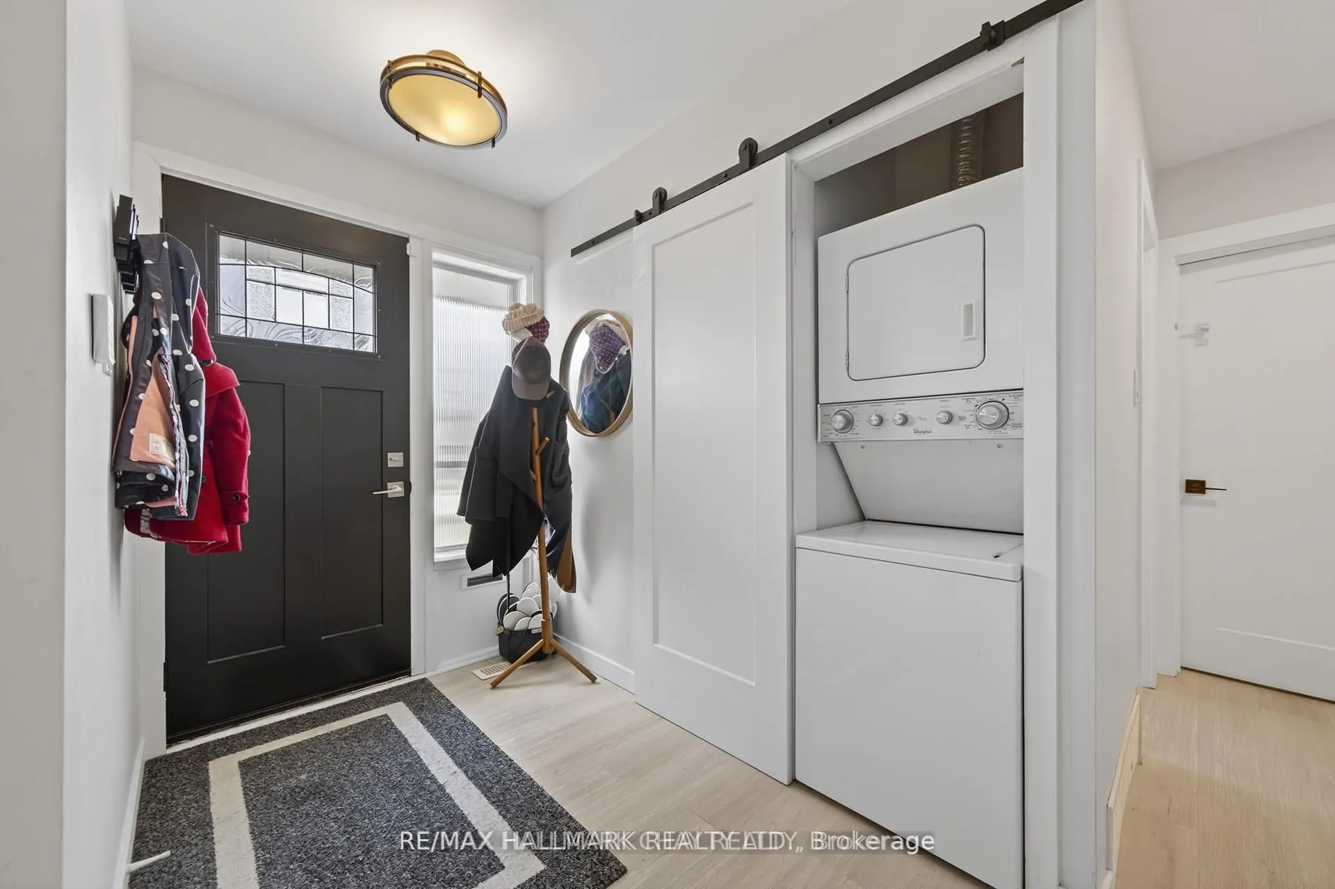 89 North st West (Main floor only) Street N