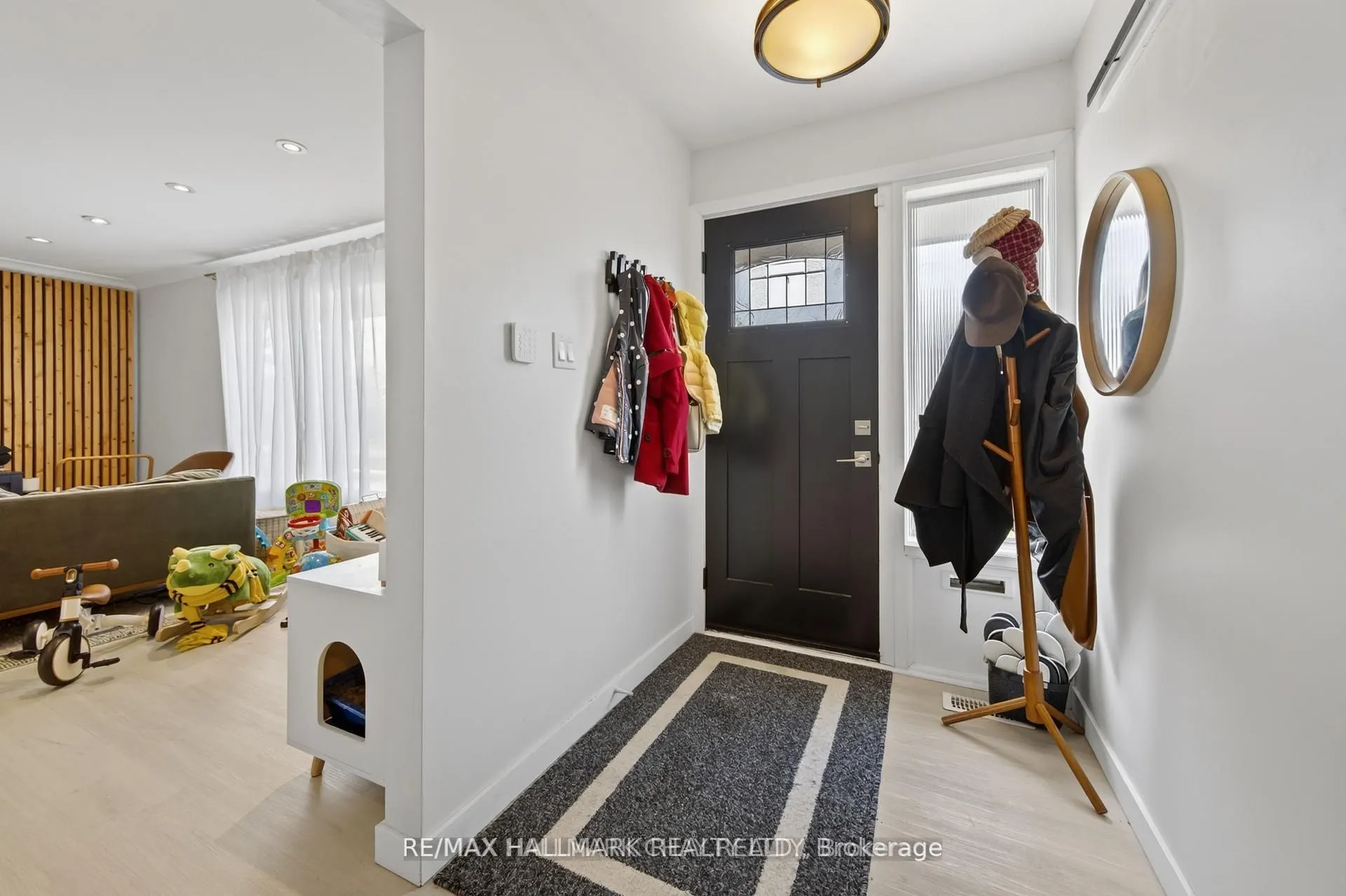 89 North st West (Main floor only) Street N