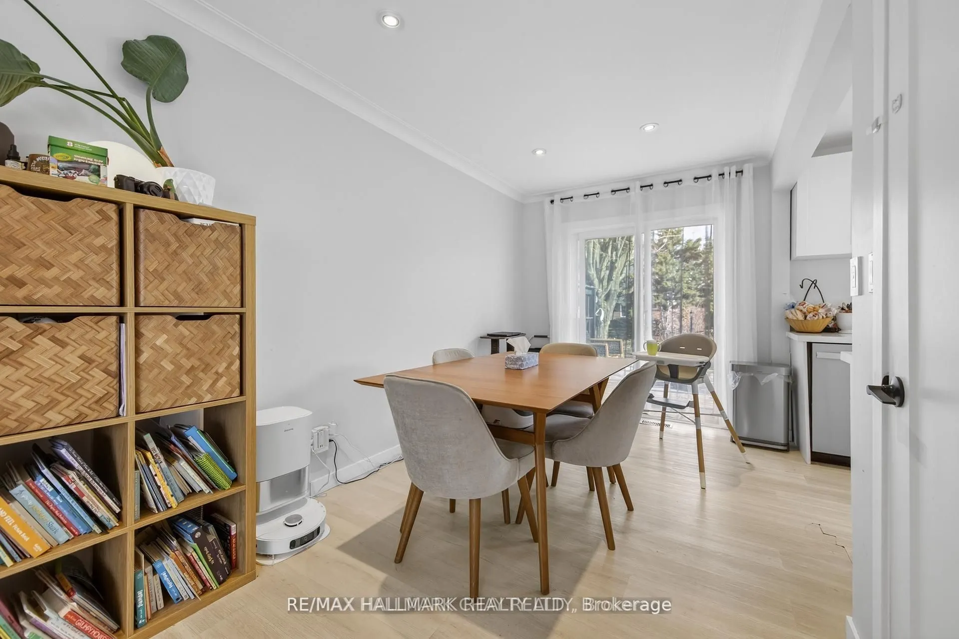 89 North st West (Main floor only) Street N