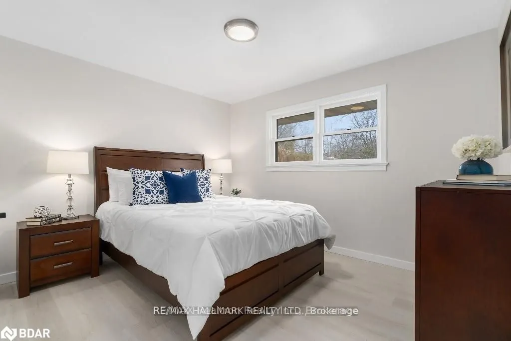 89 North st West (Main floor only) Street N