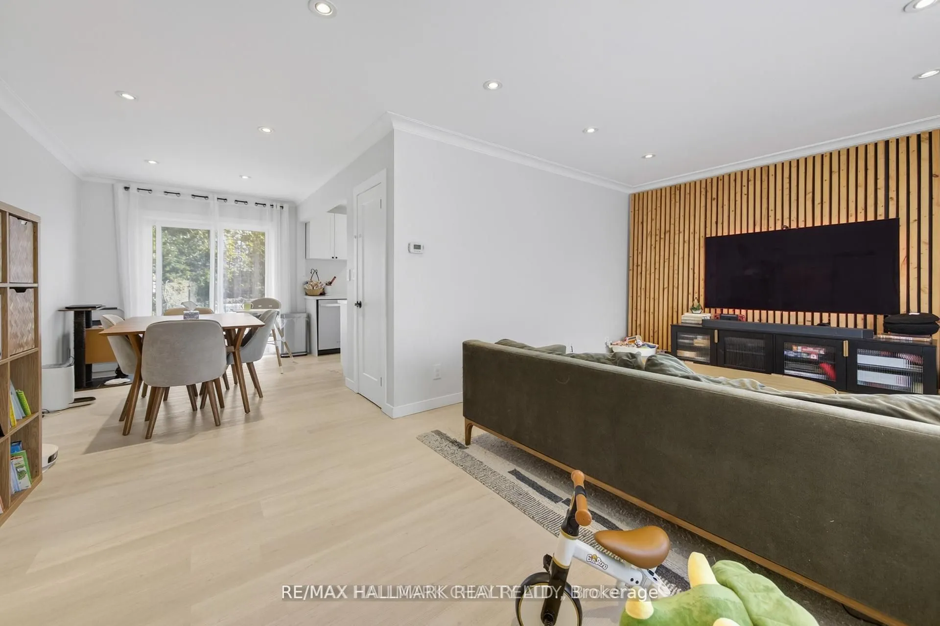 89 North st West (Main floor only) Street N