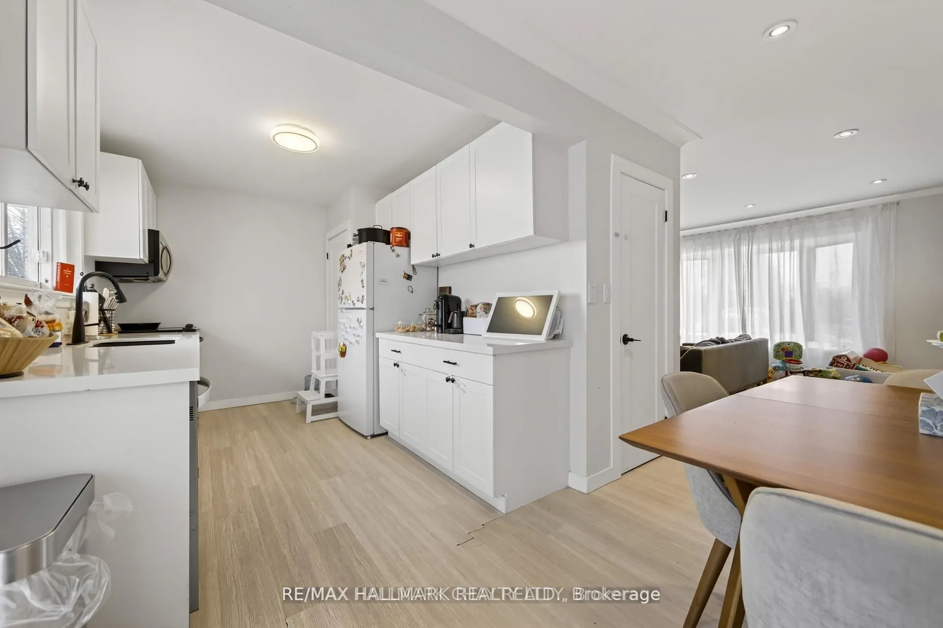 89 North st West (Main floor only) Street N