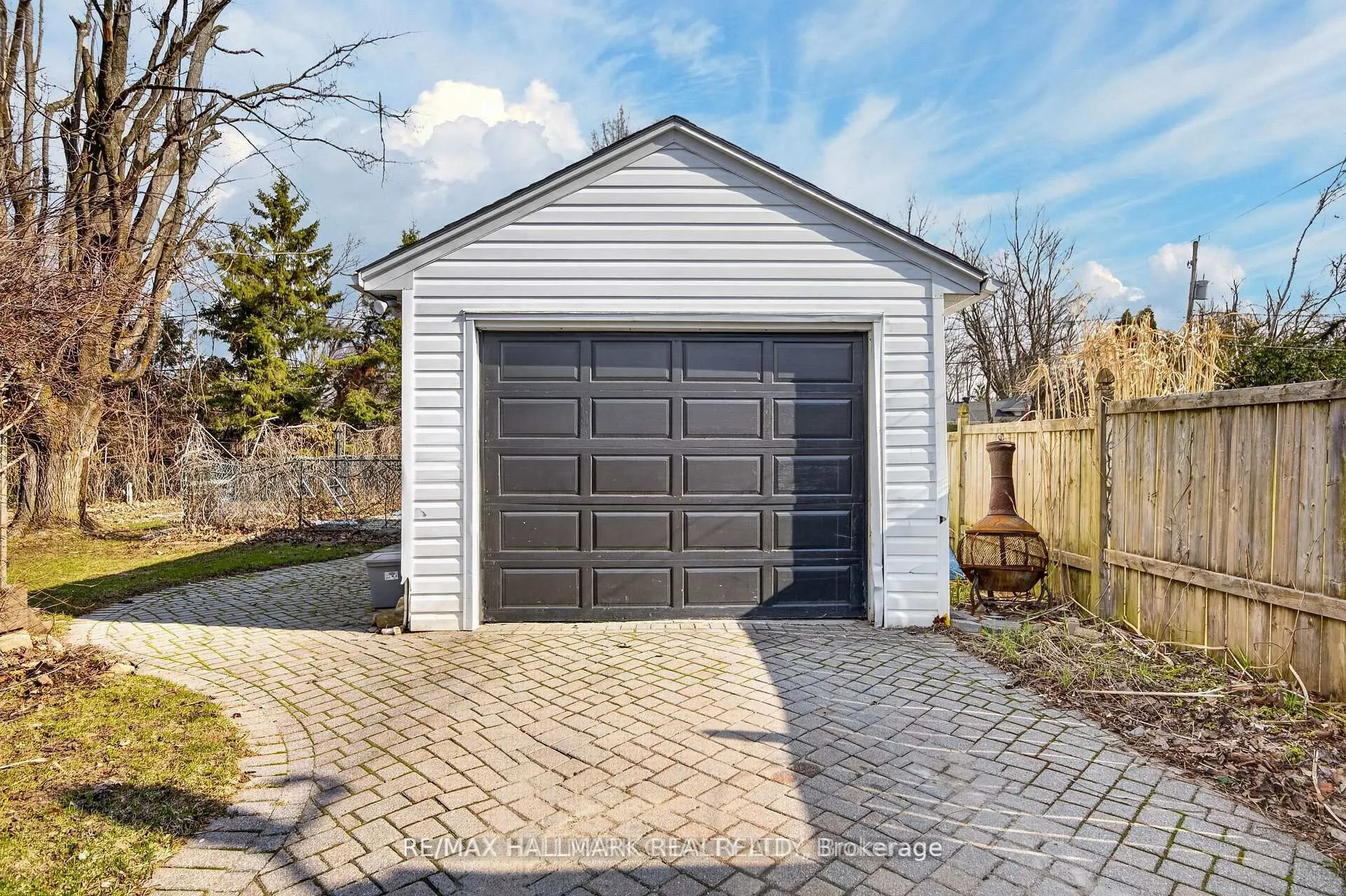 89 North st West (Main floor only) Street N