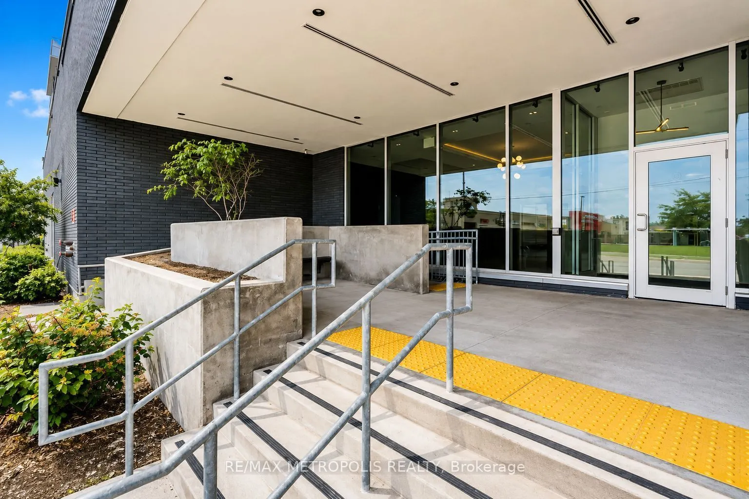 430 Essa Road #422