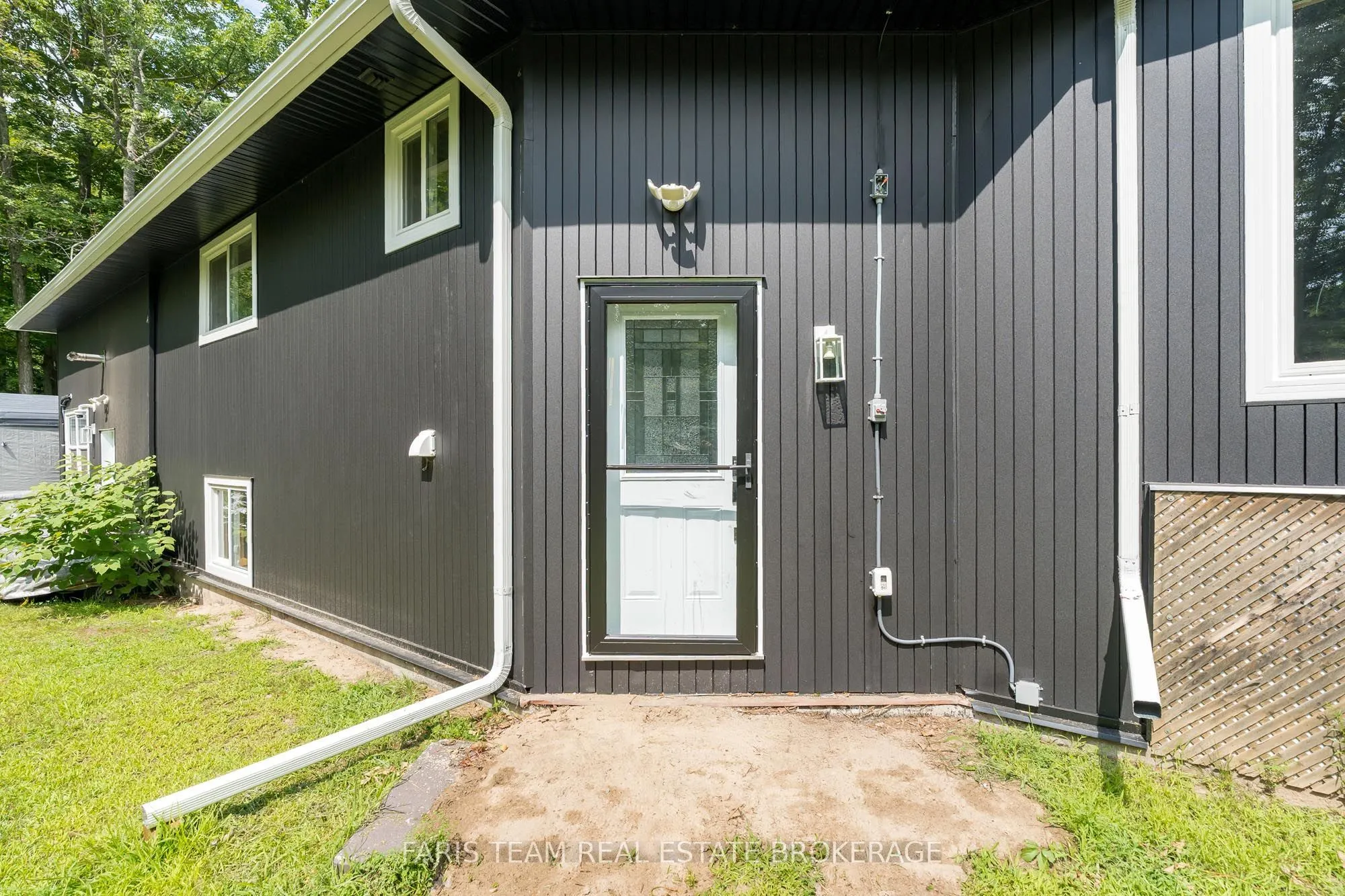 8 Joliet Crescent