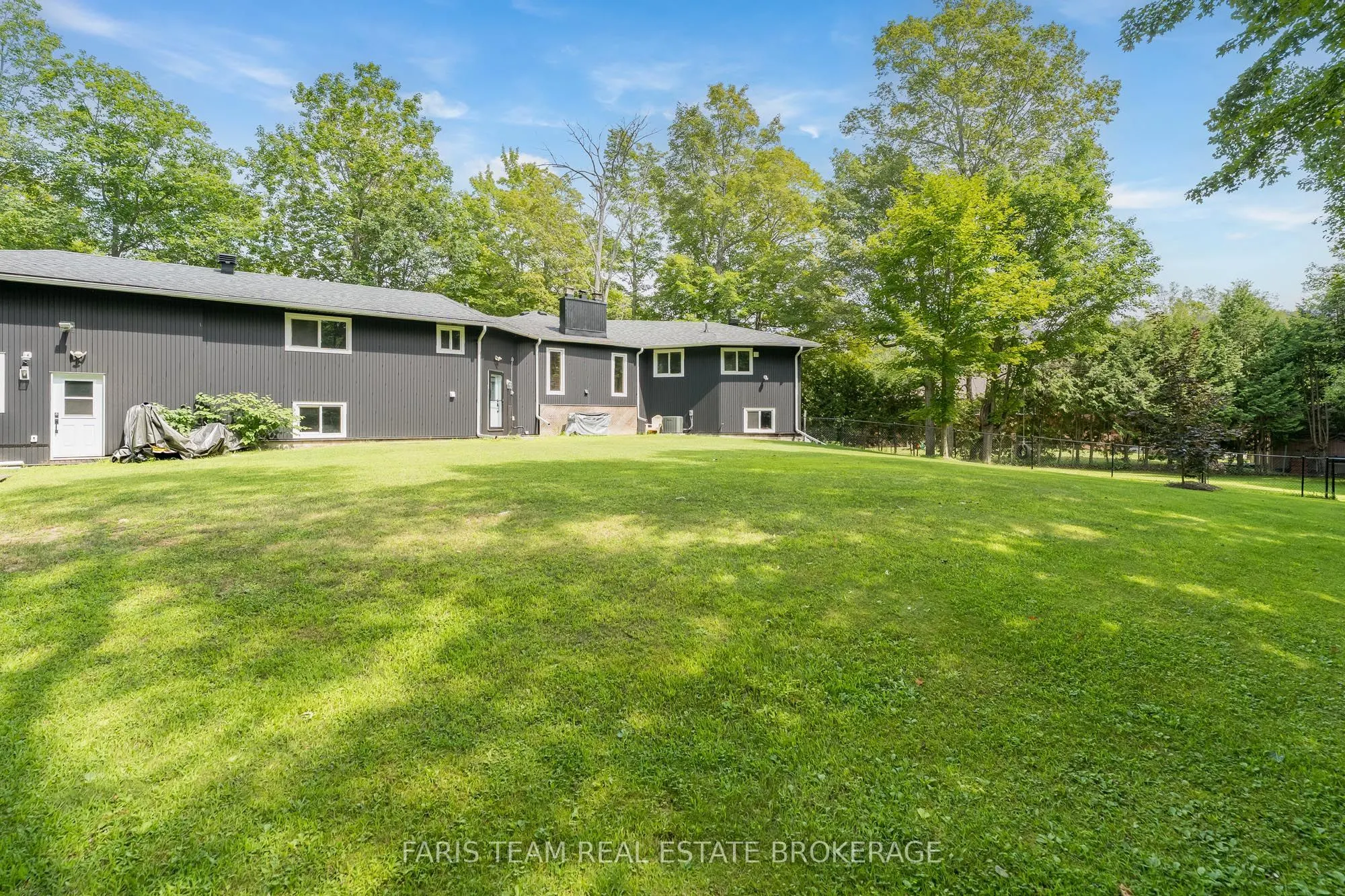 8 Joliet Crescent