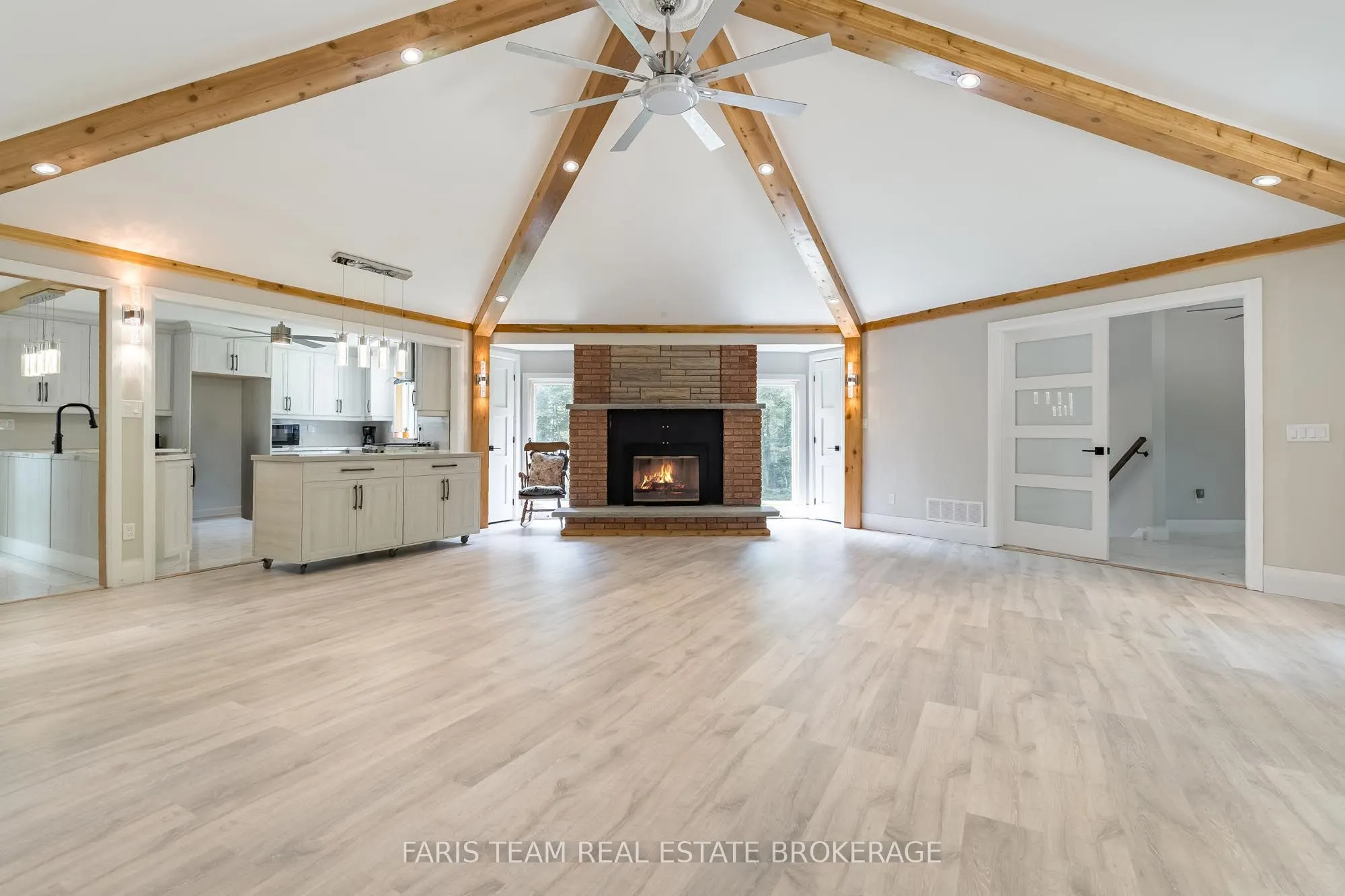 8 Joliet Crescent