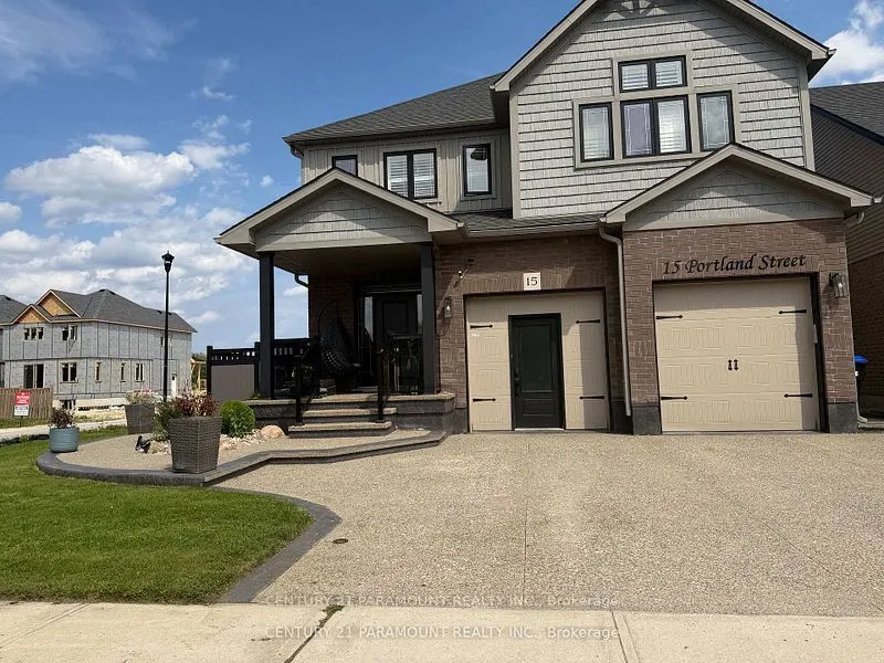 15 Portland Street E #Main Level /Upper Level