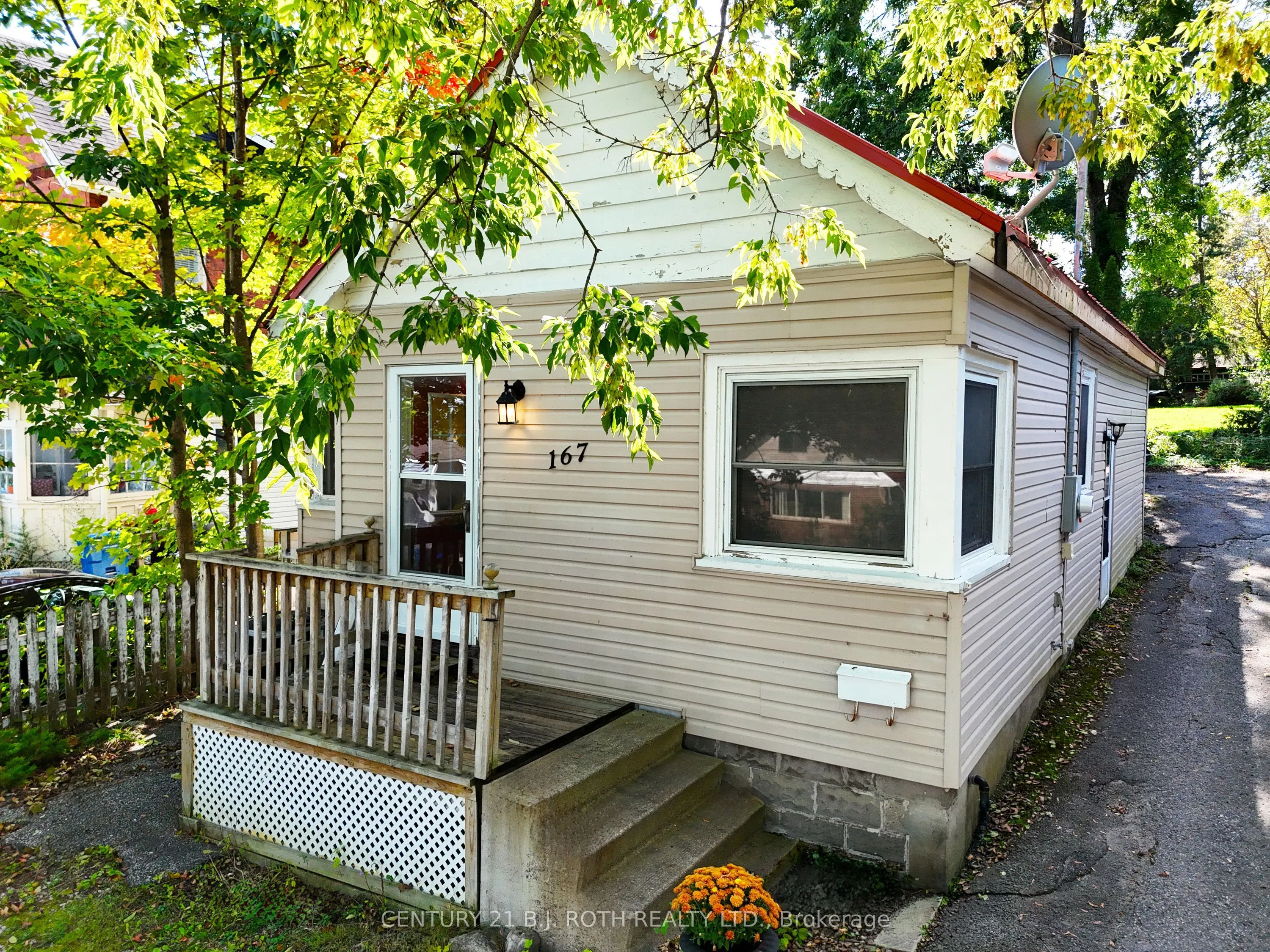167 Laclie Street