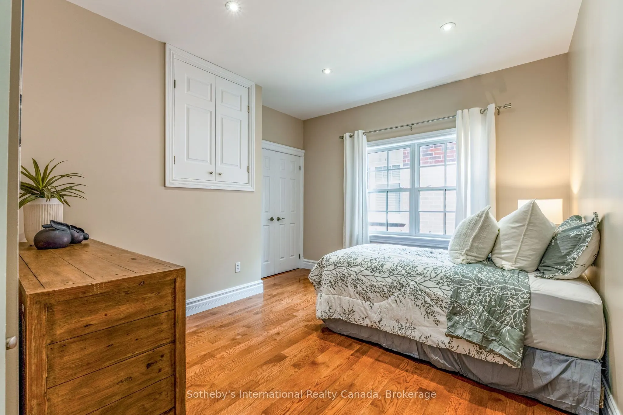 75 Edward Street E