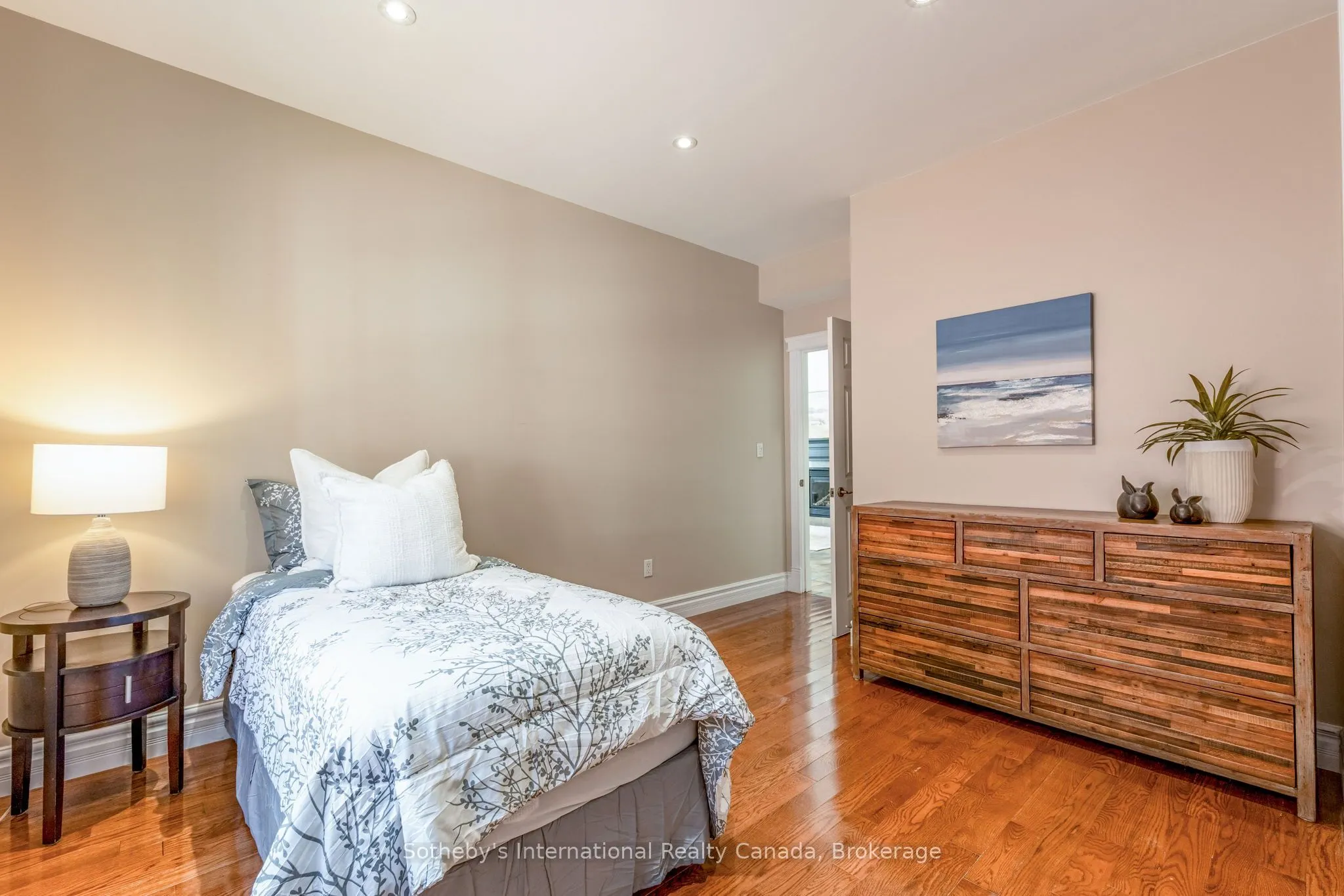 75 Edward Street E
